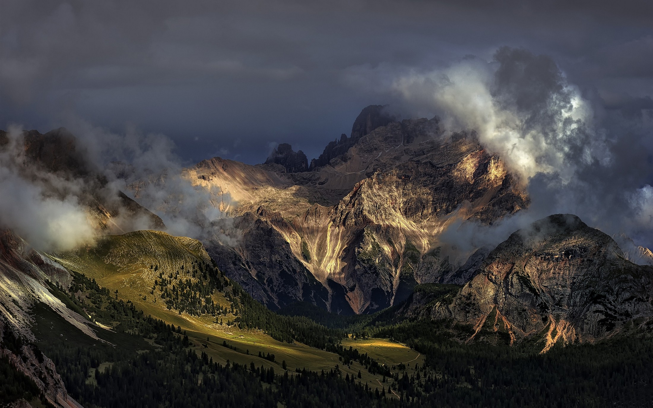 Sunlight on Mountains in the Alps, Italy HD Wallpaper