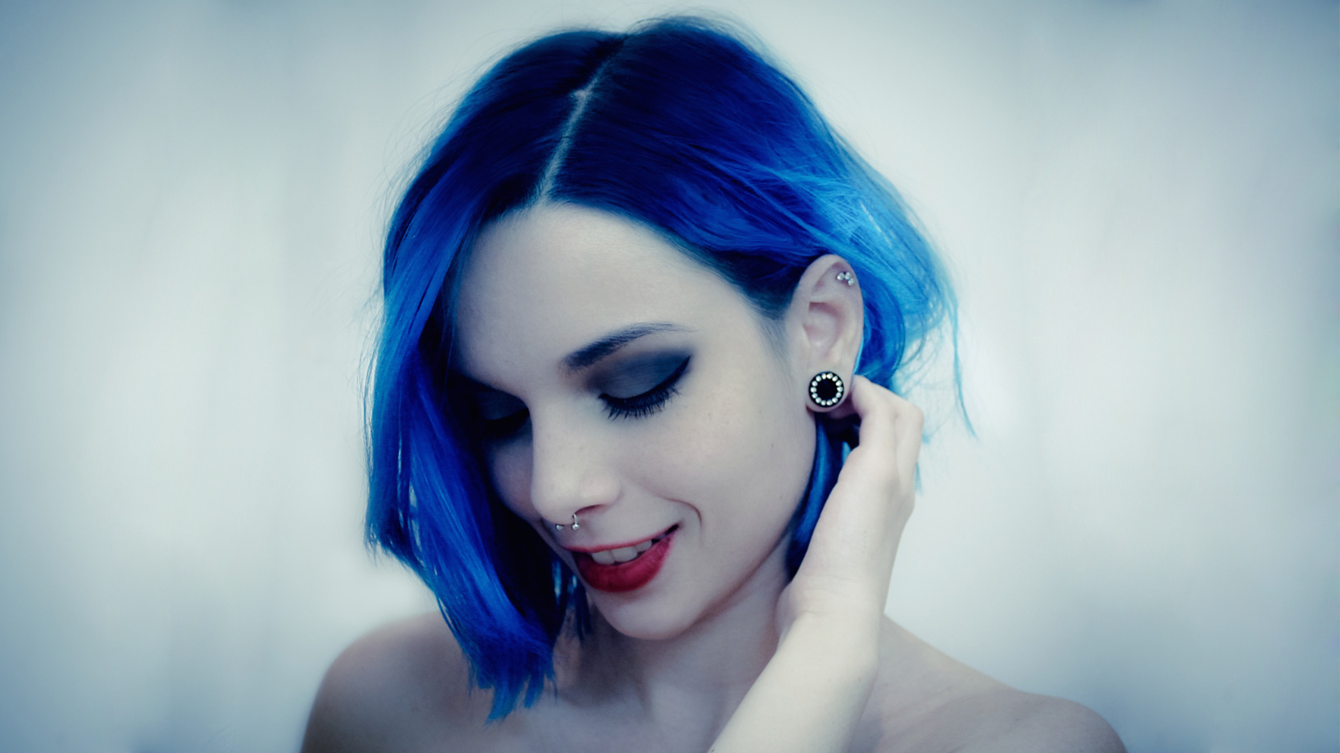 Brunafairbanks with blue hair and nose rings HD Wallpaper