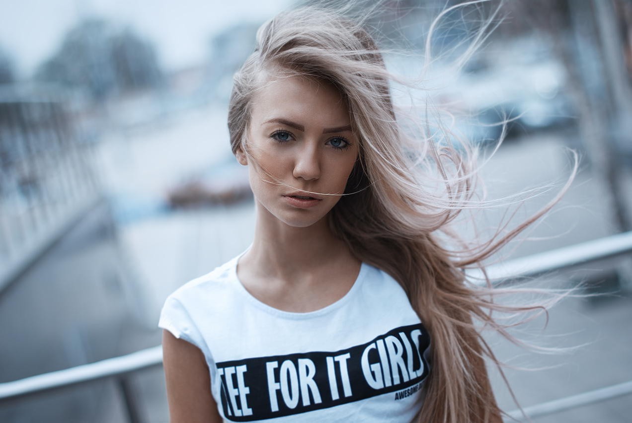 Woman with blonde hair wearing a white t-shirt HD Wallpaper
