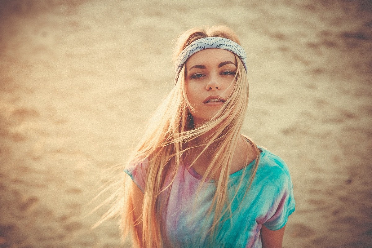 Woman with blonde hair and bandana on beach HD Wallpaper