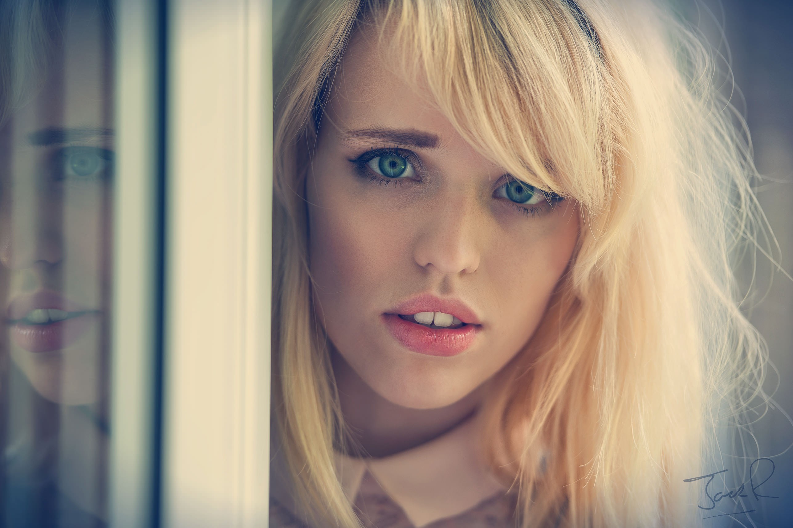 Portrait of a blonde woman with blue eyes HD Wallpaper
