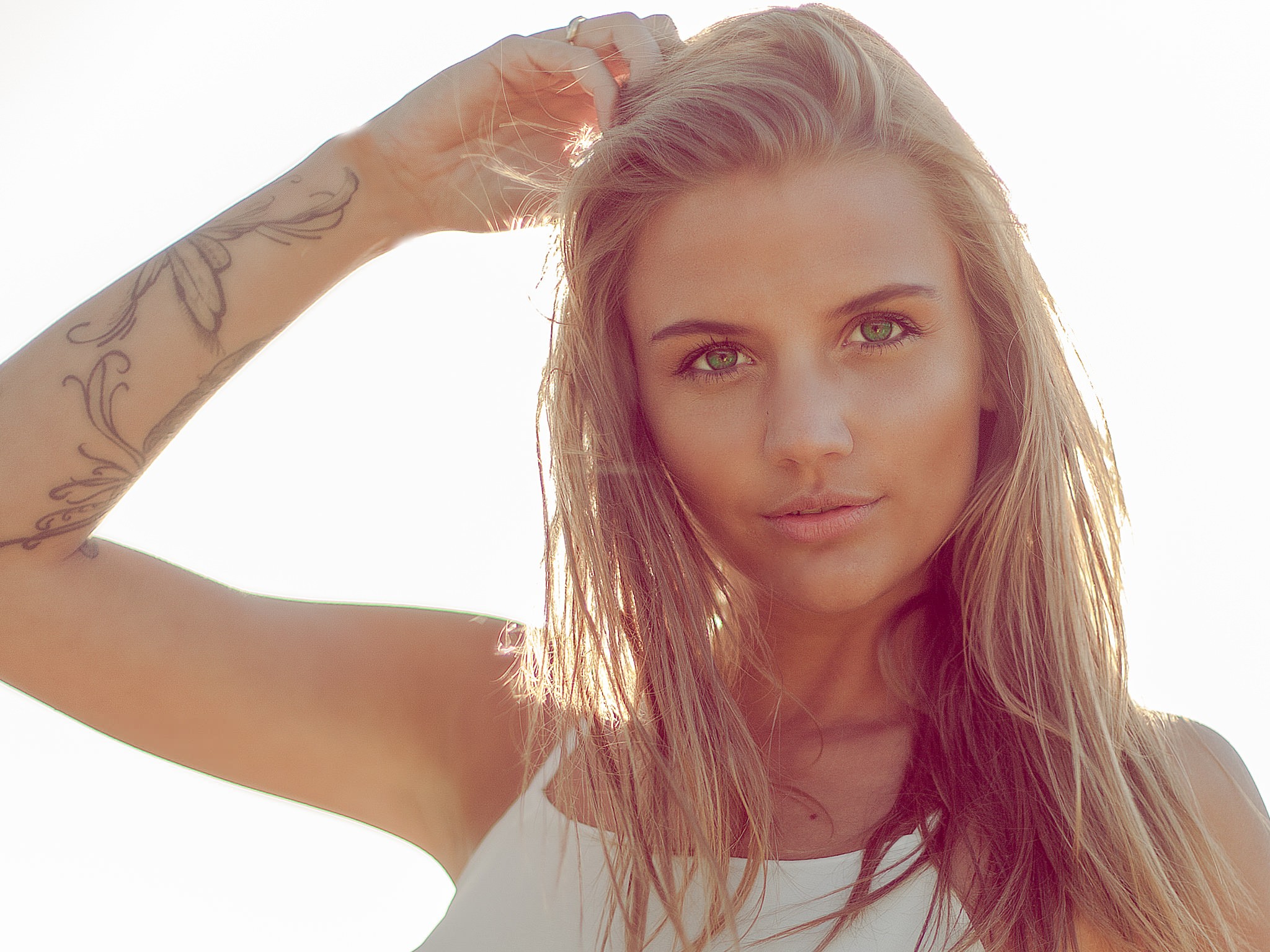 Woman with blonde hair and green eyes and tattoo HD Wallpaper