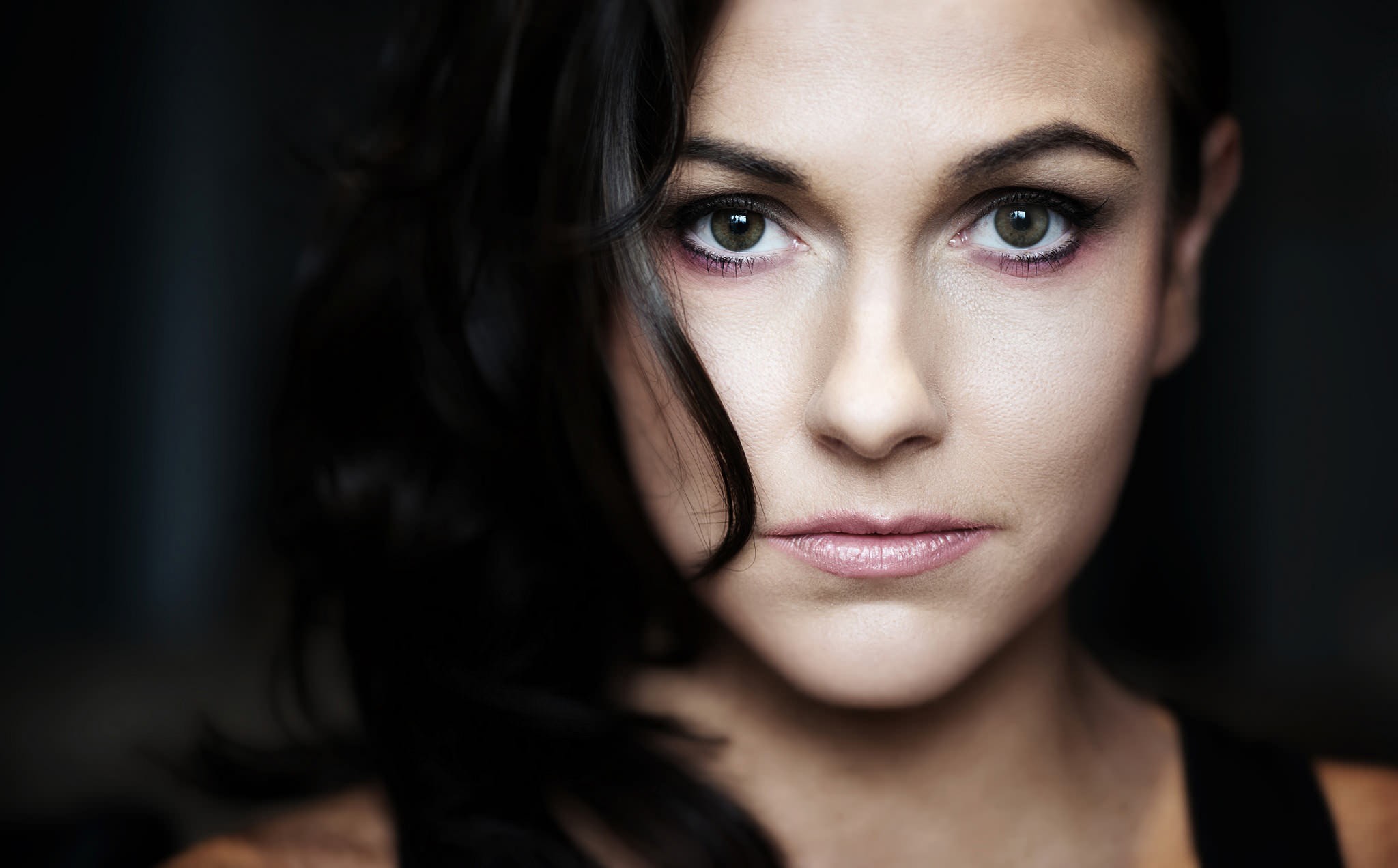 Portrait of a woman with dark hair HD Wallpaper