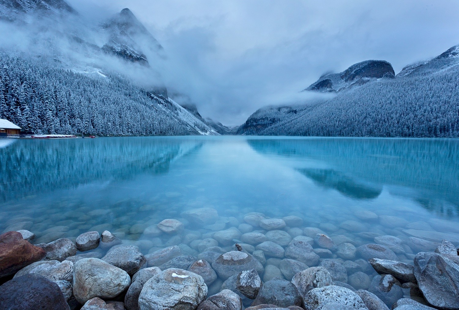 Turquoise lake with snow-covered mountains and forest HD Wallpaper