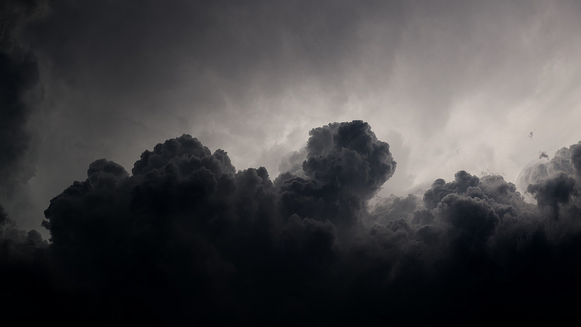 Dark storm clouds gathering in the sky HD Wallpaper