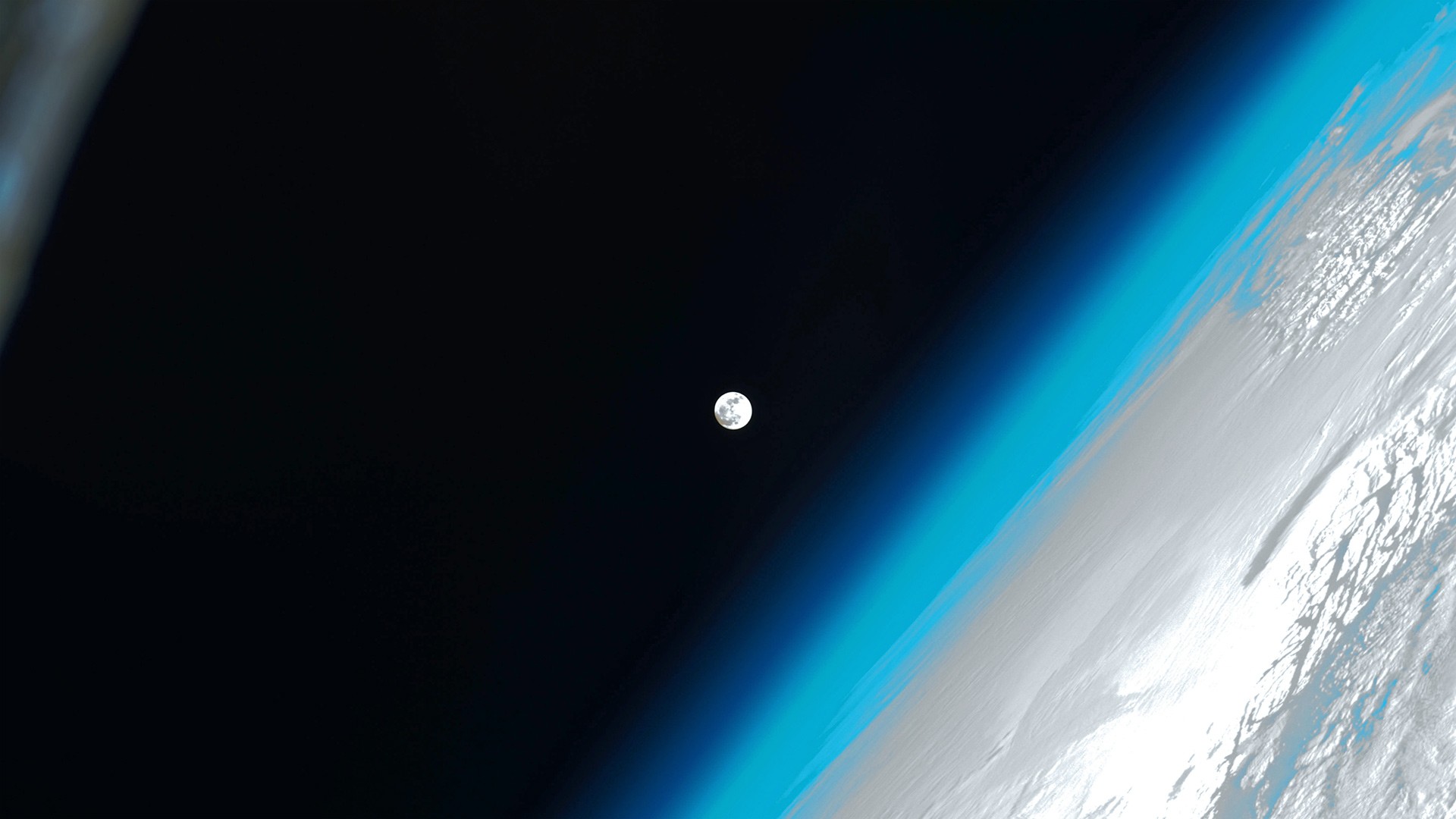 The Moon seen from Earth's atmosphere HD Wallpaper