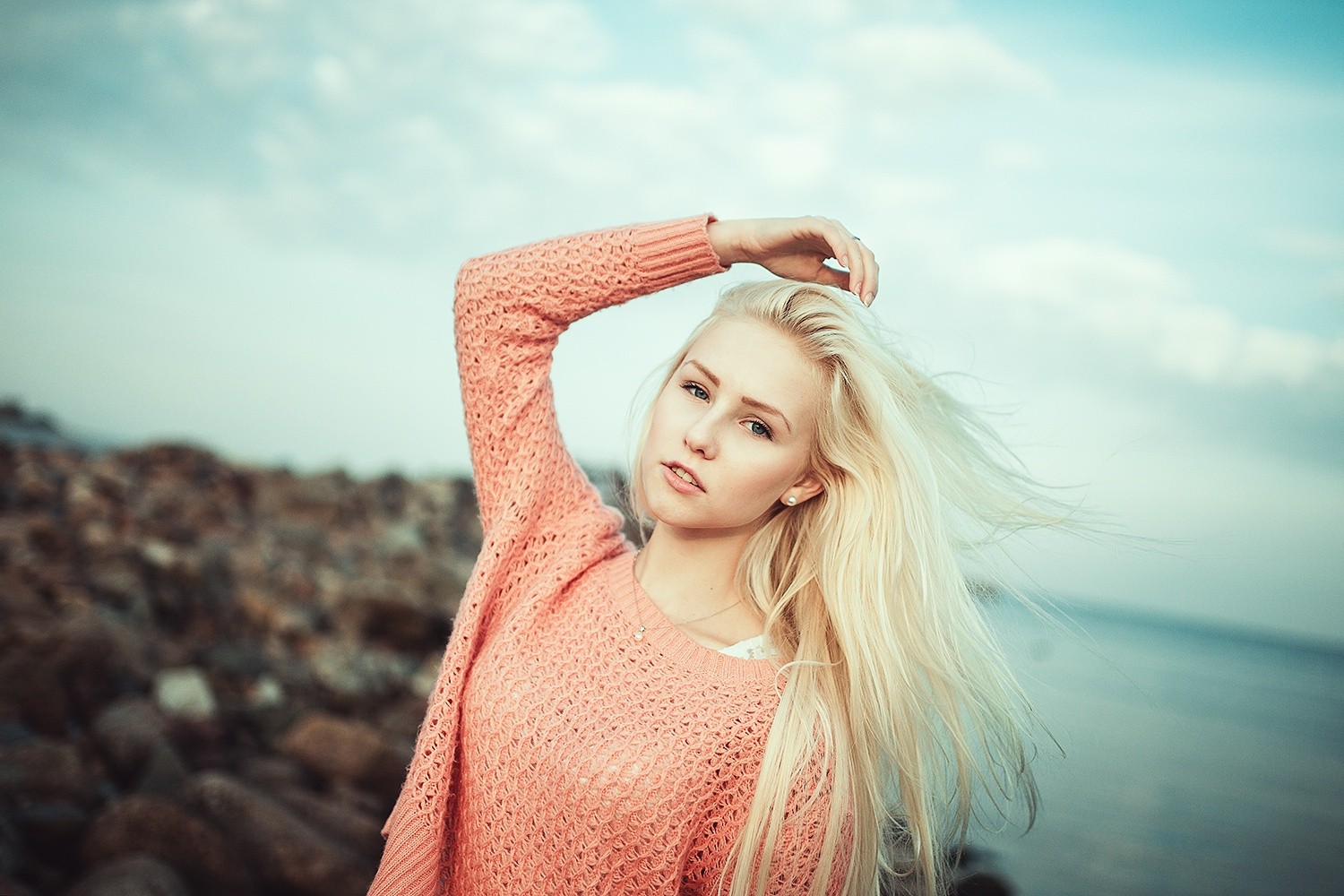 Woman with blonde hair wearing a pink sweater HD Wallpaper