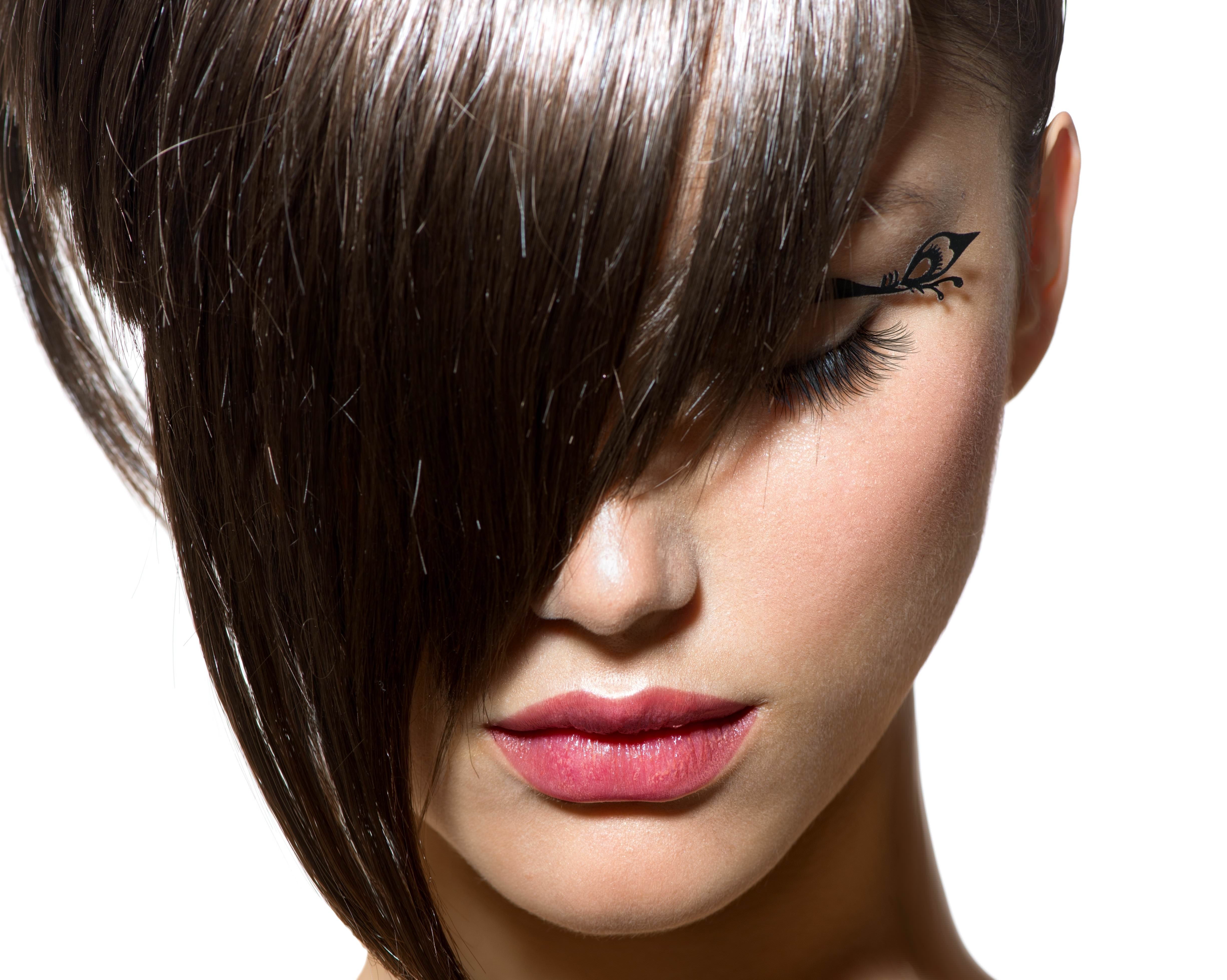 Woman with dark hair and eye makeup HD Wallpaper