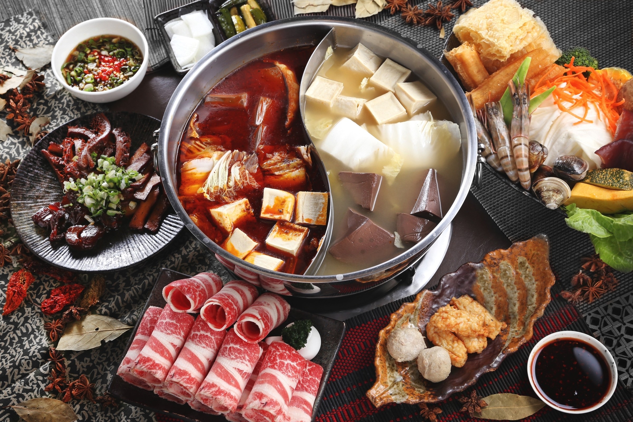 Hot Pot with Beef Rolls and Seafood HD Wallpaper