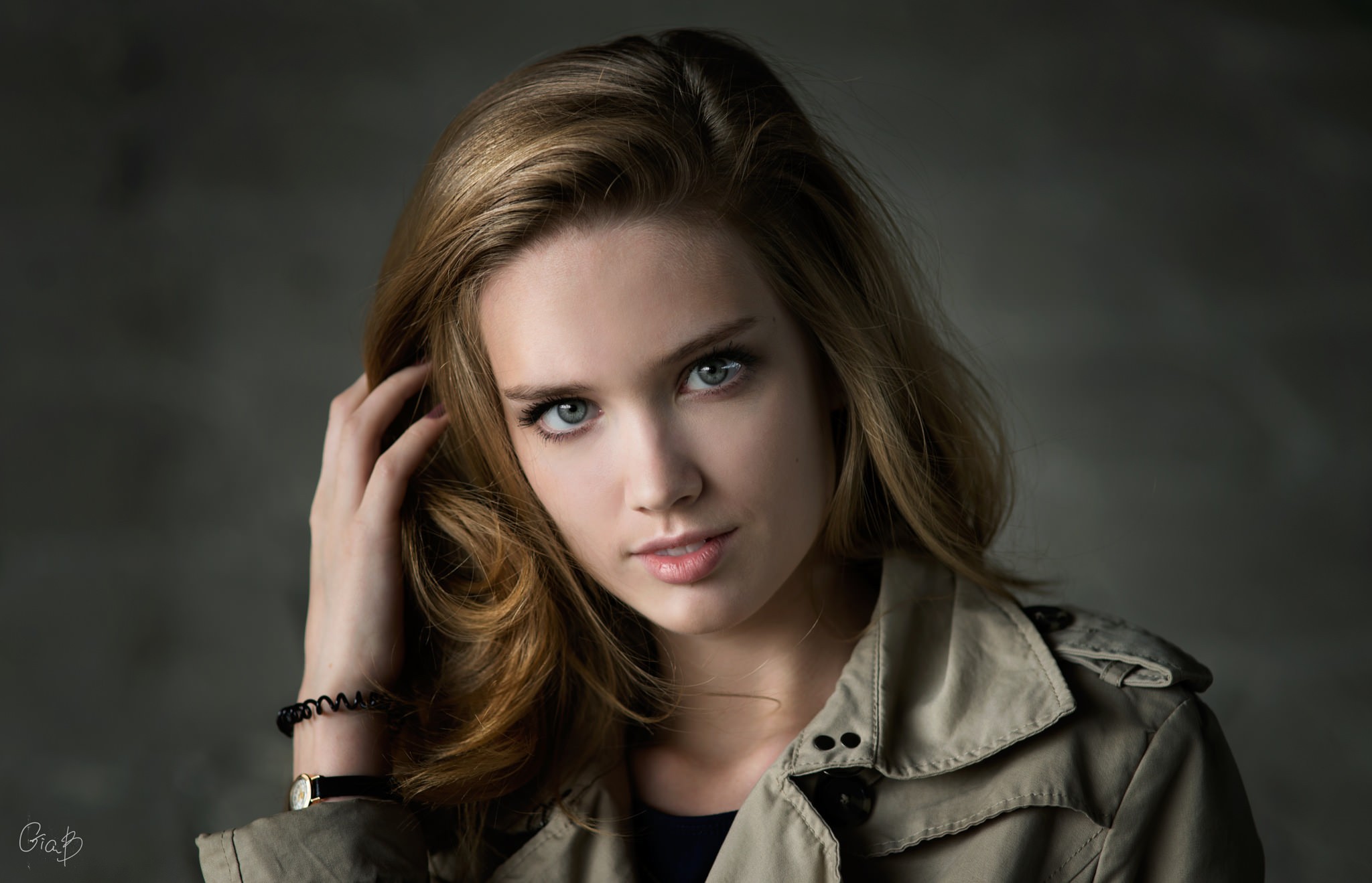Portrait of a blonde woman with blue eyes HD Wallpaper