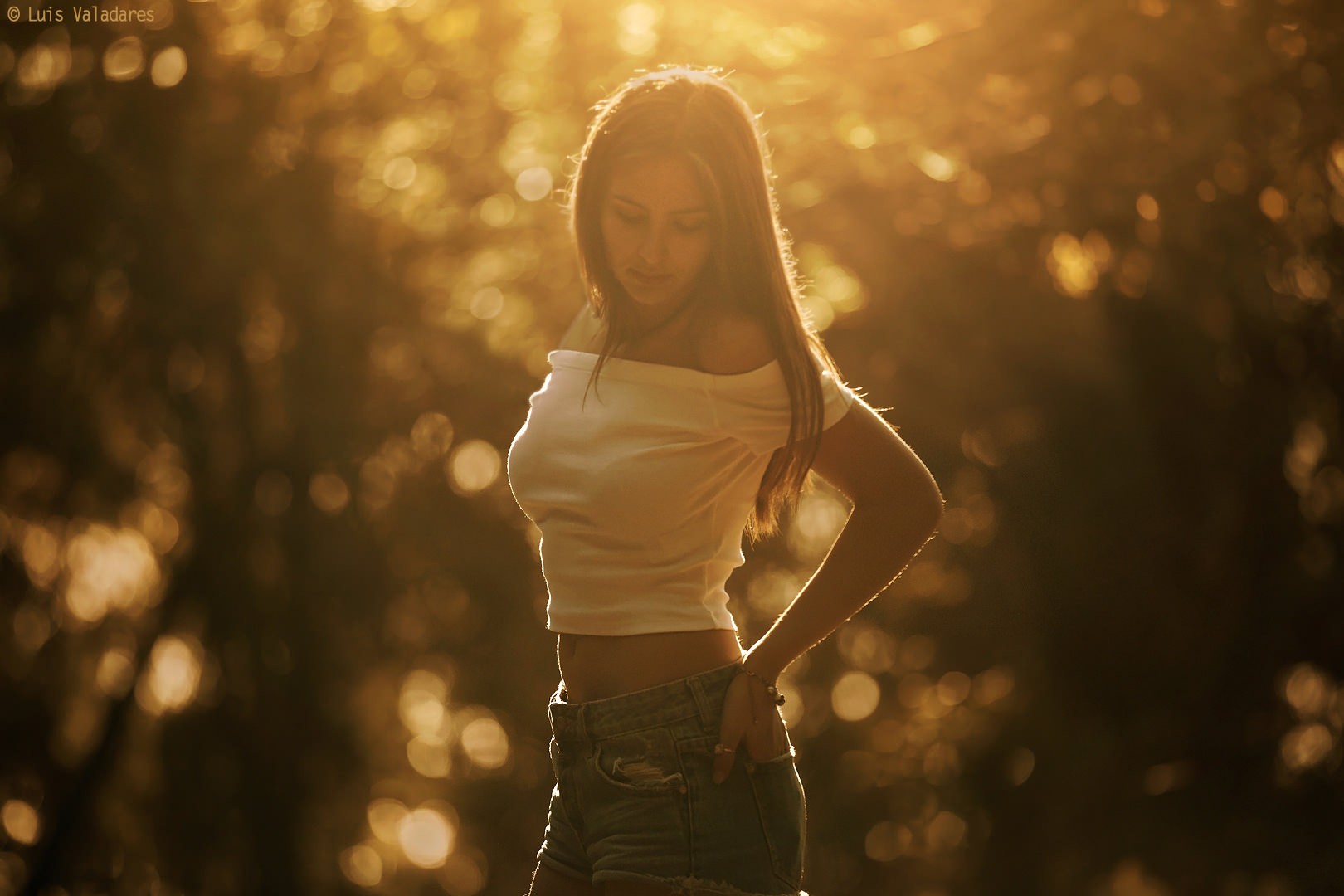 Woman in off-the-shoulder top and jean shorts HD Wallpaper