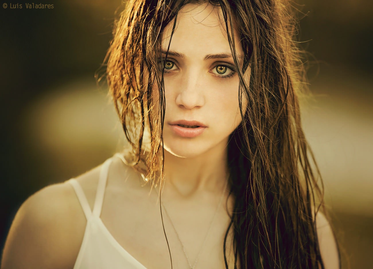 Portrait of a young woman with wet hair HD Wallpaper