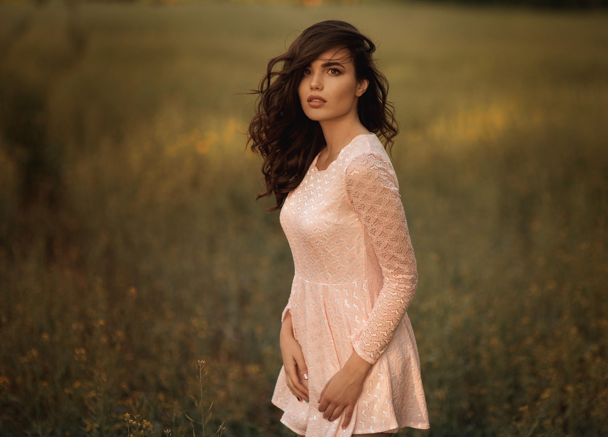 Woman in a pink dress in a field HD Wallpaper