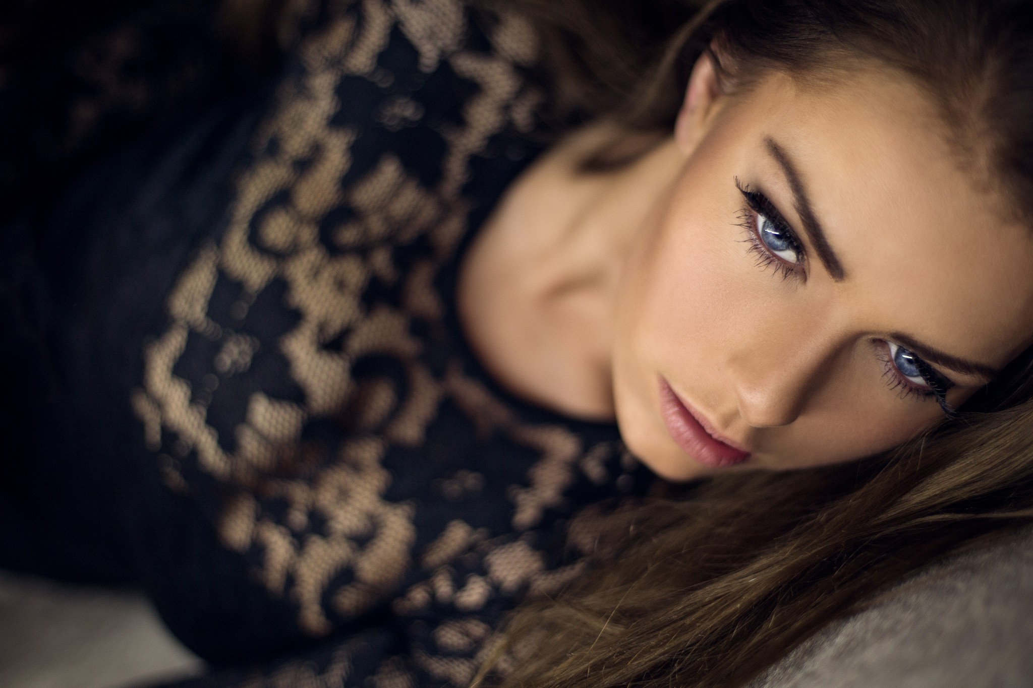 Woman with auburn hair and blue eyes HD Wallpaper