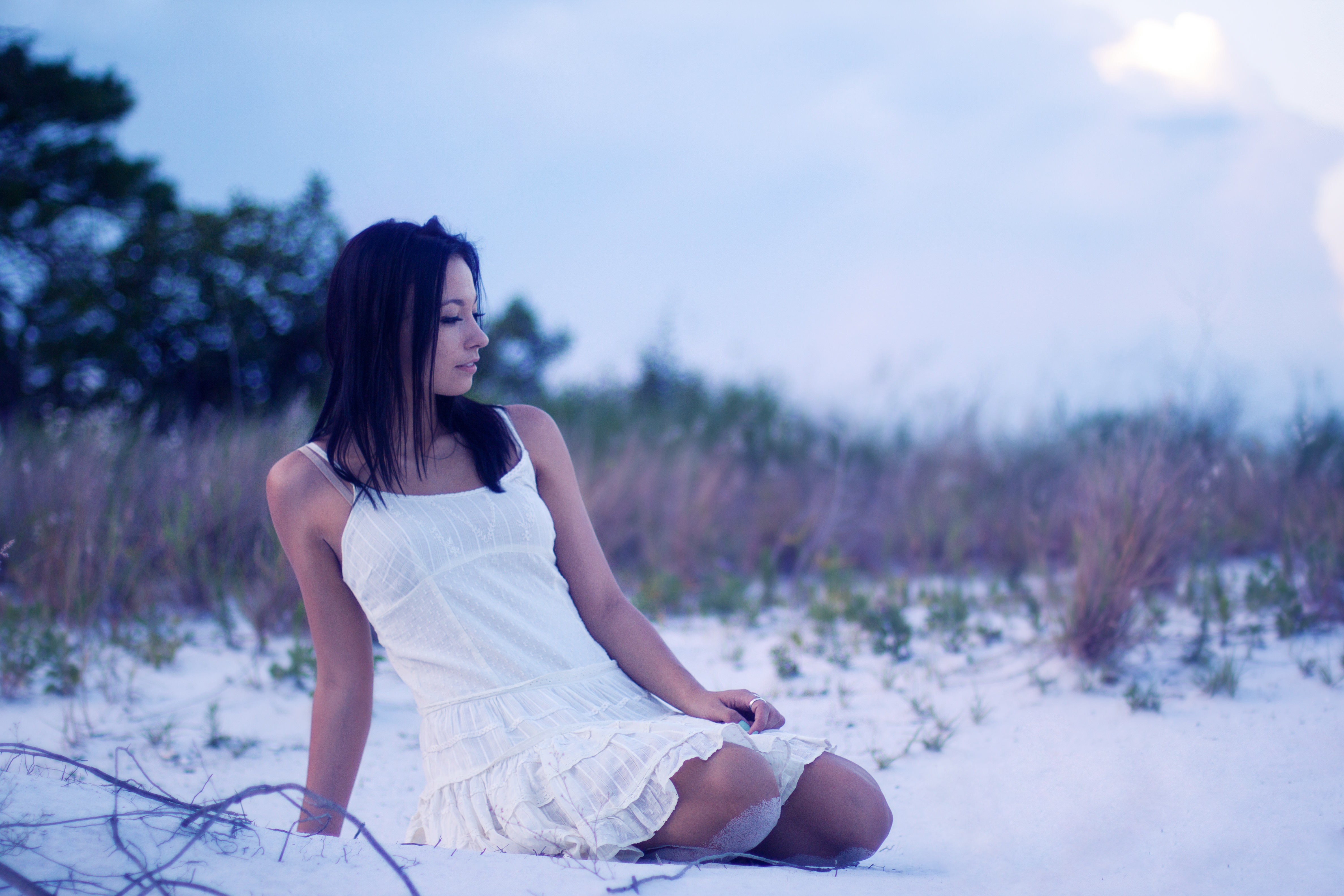 Woman in white dress sitting on sand HD Wallpaper