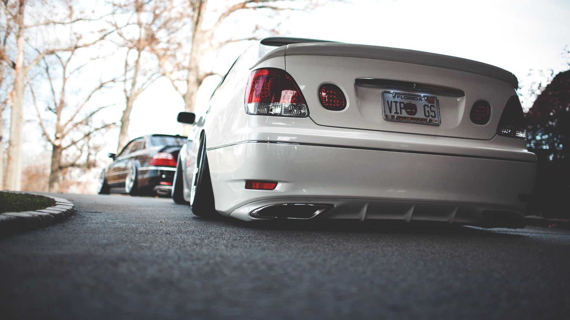 White Lexus GS with custom license plate HD Wallpaper
