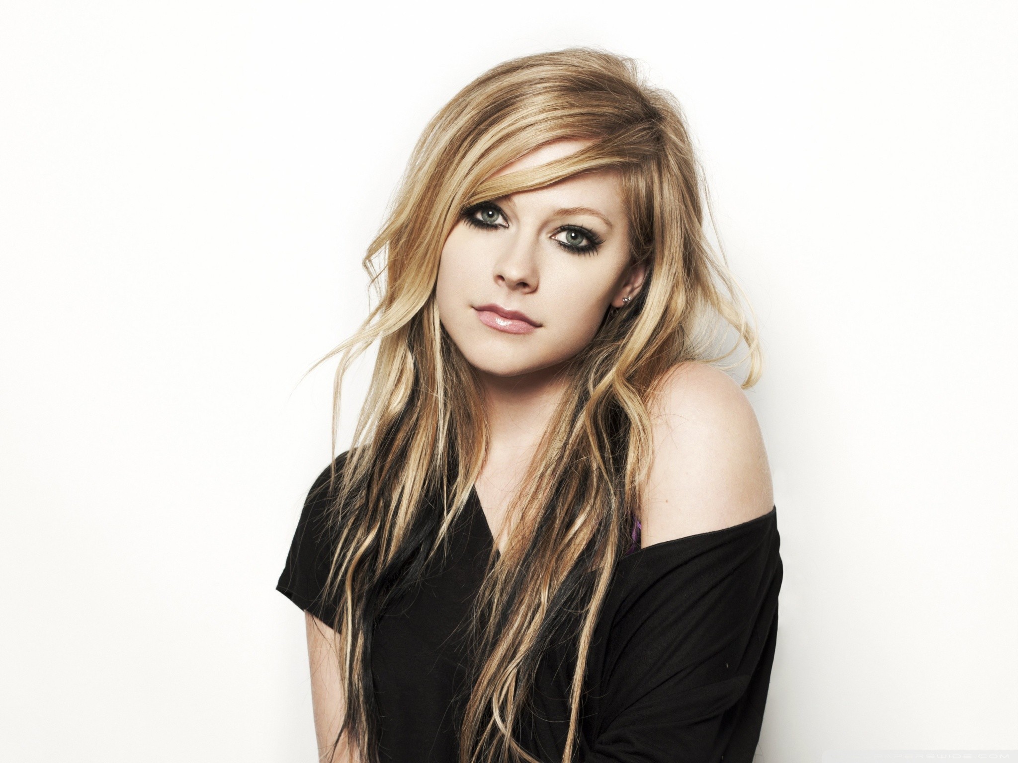 Avril Lavigne posing against a white background HD Wallpaper