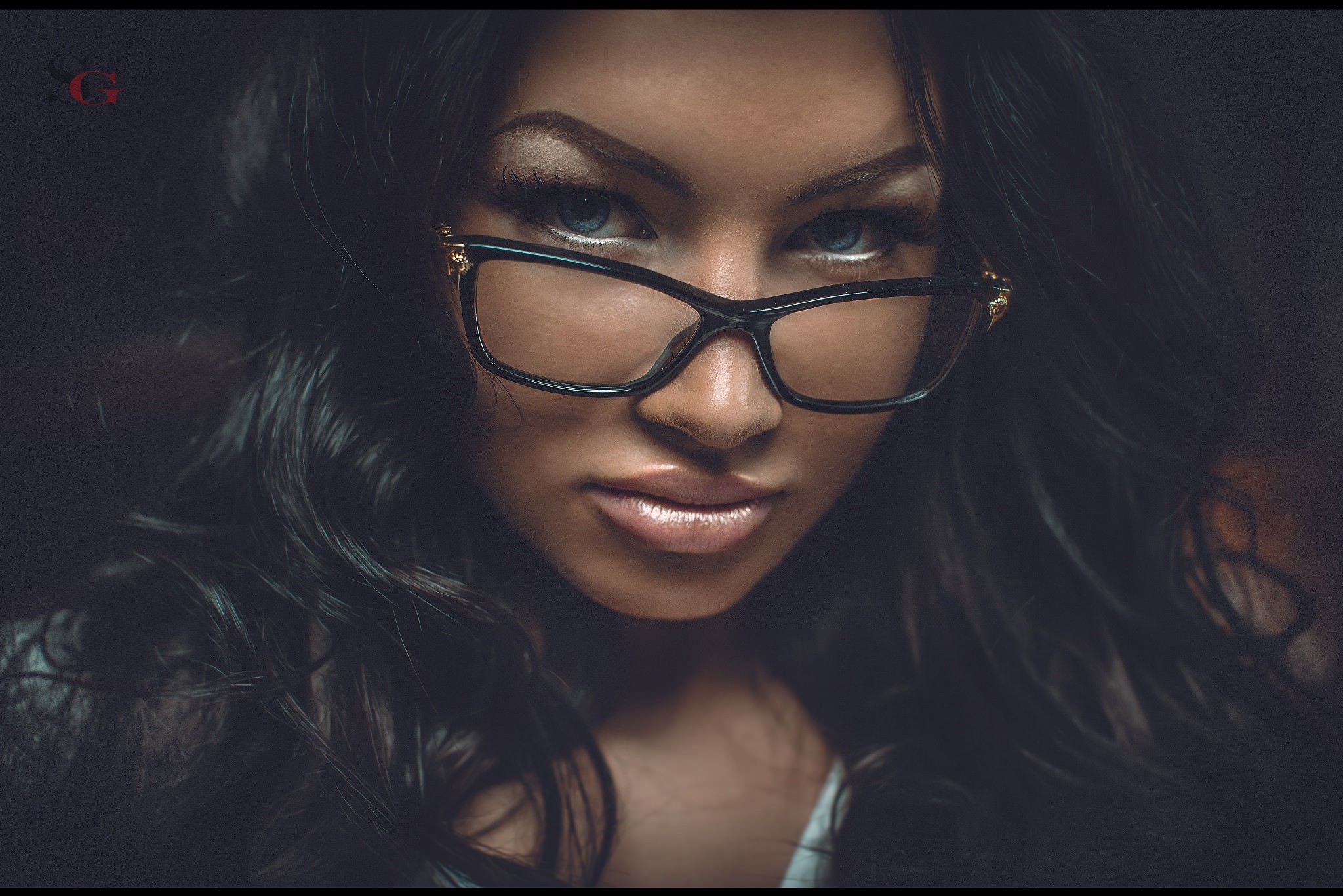 Woman with glasses and dark hair HD Wallpaper