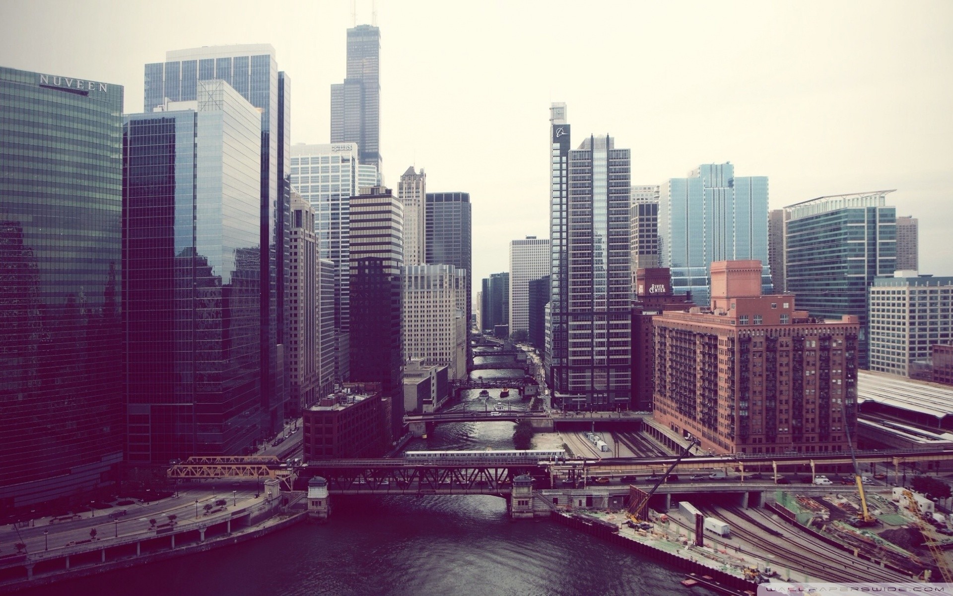 Chicago River and skyscrapers on a cloudy day HD Wallpaper