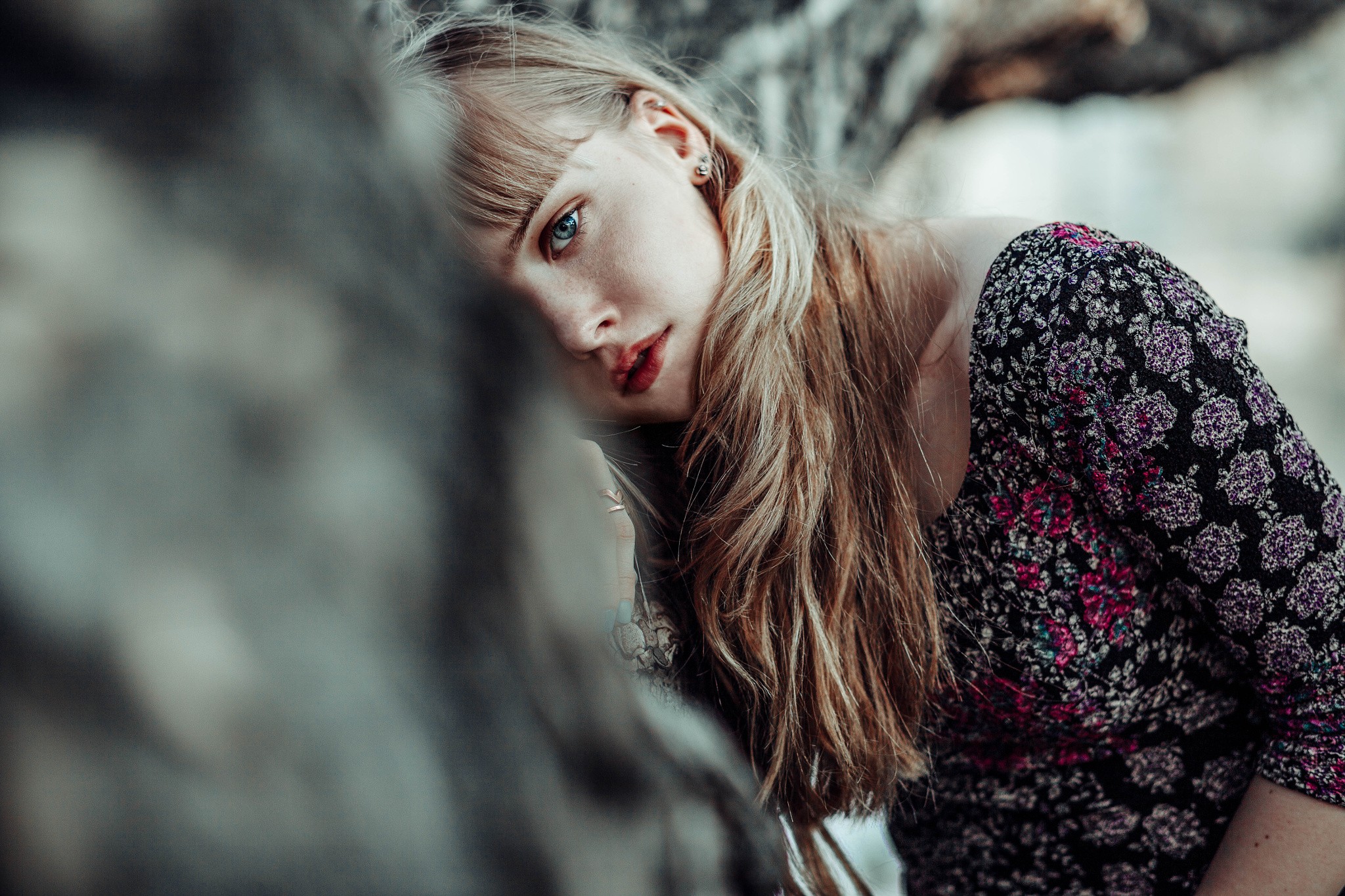 Woman with blonde hair and blue eyes HD Wallpaper