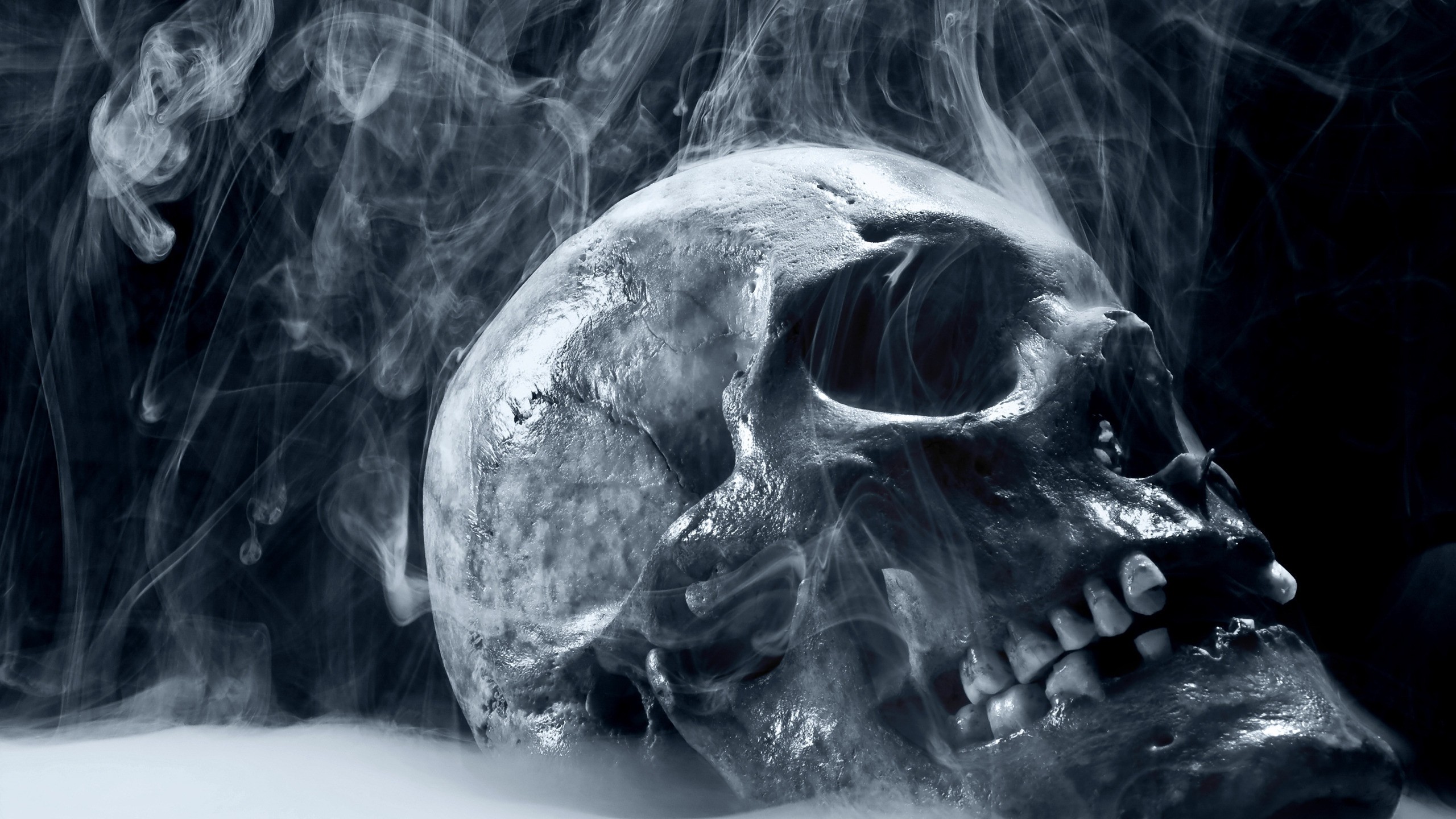 Skull emerging from smoke HD Wallpaper