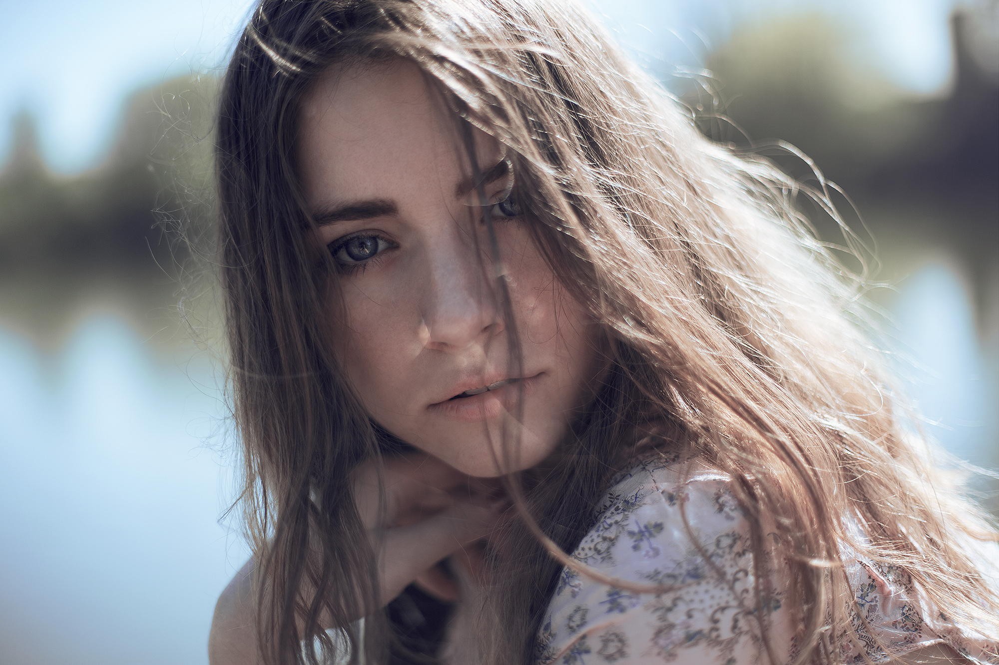 Woman with long brown hair looking at viewer HD Wallpaper