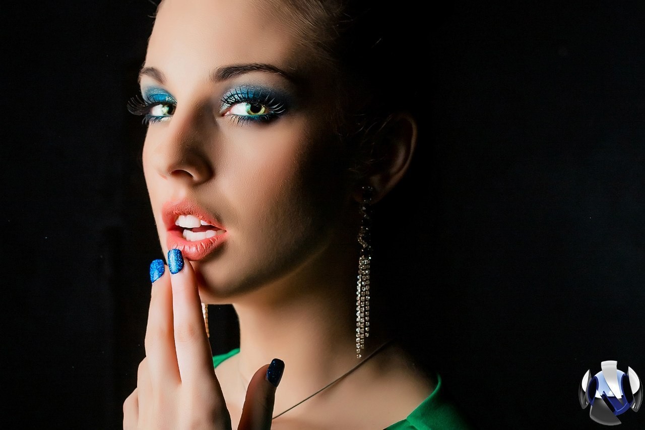 Alla Berger with blue eyeshadow and nails HD Wallpaper