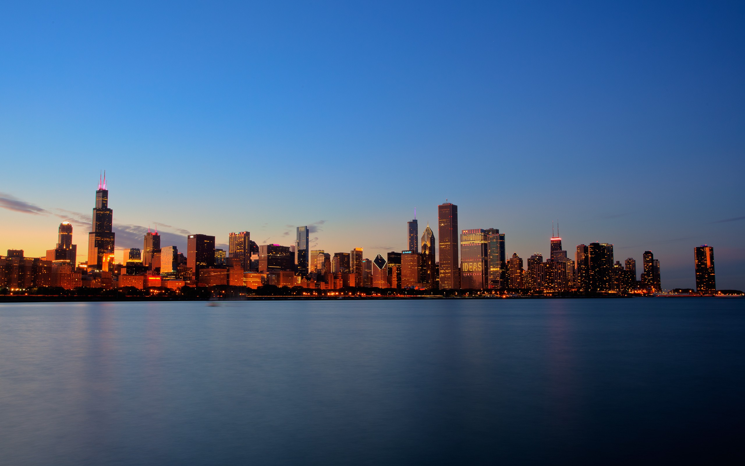 Chicago skyline at dusk over Lake Michigan HD Wallpaper