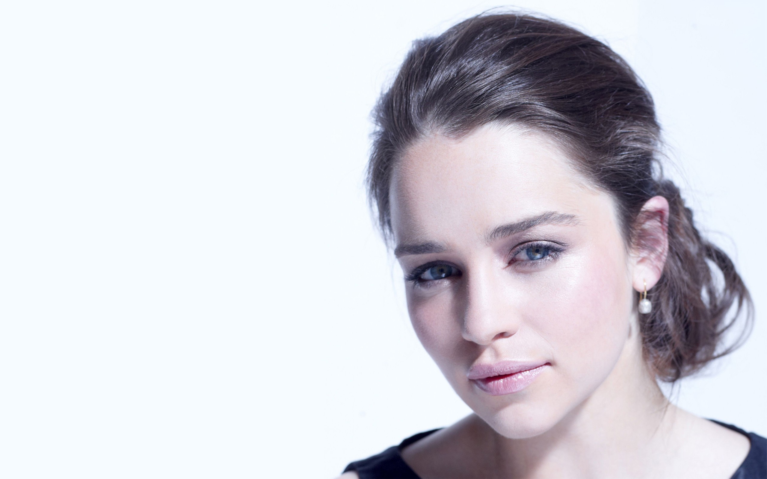 Emilia Clarke Portrait HD Wallpaper