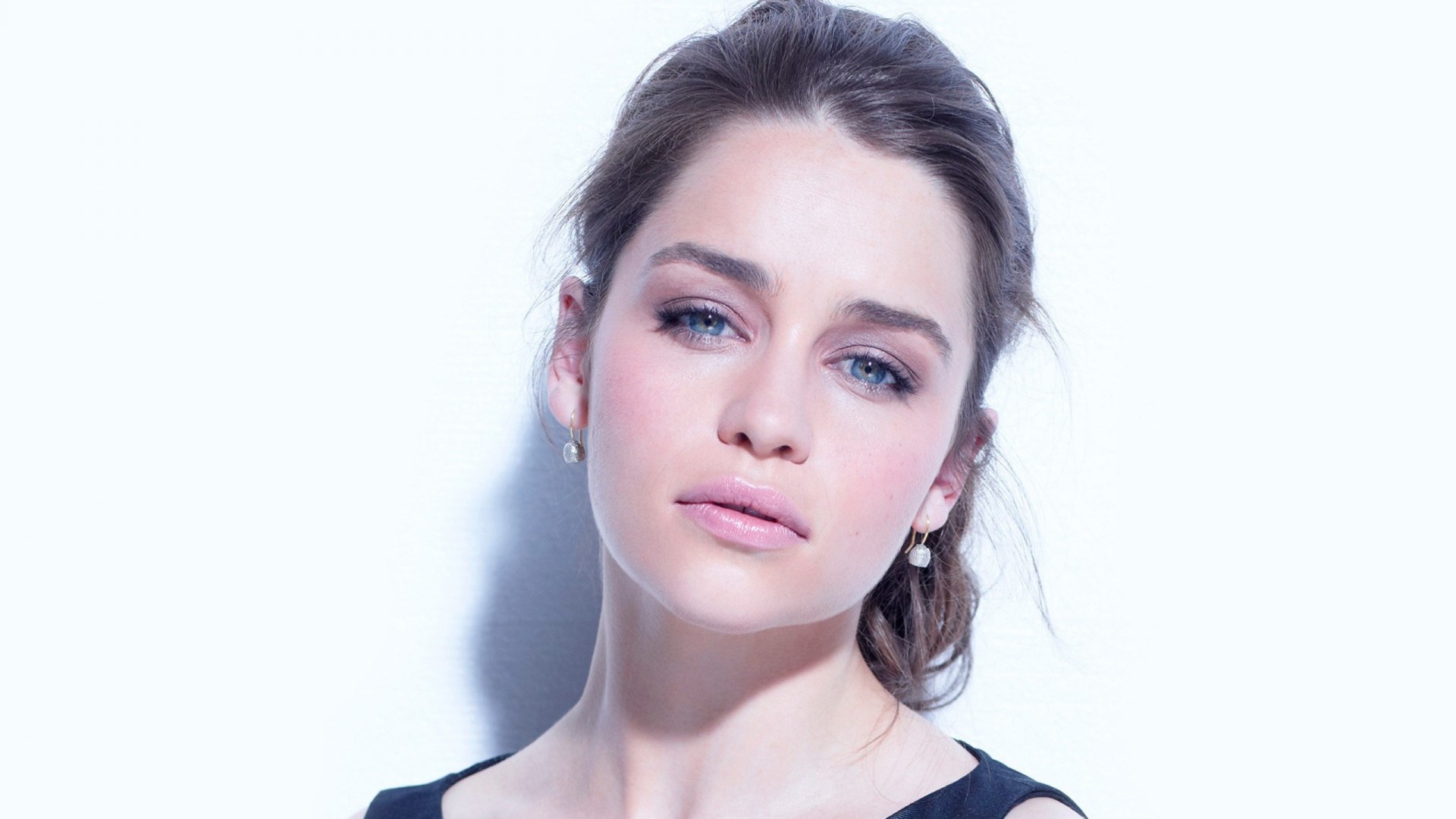 Emilia Clarke Portrait HD Wallpaper