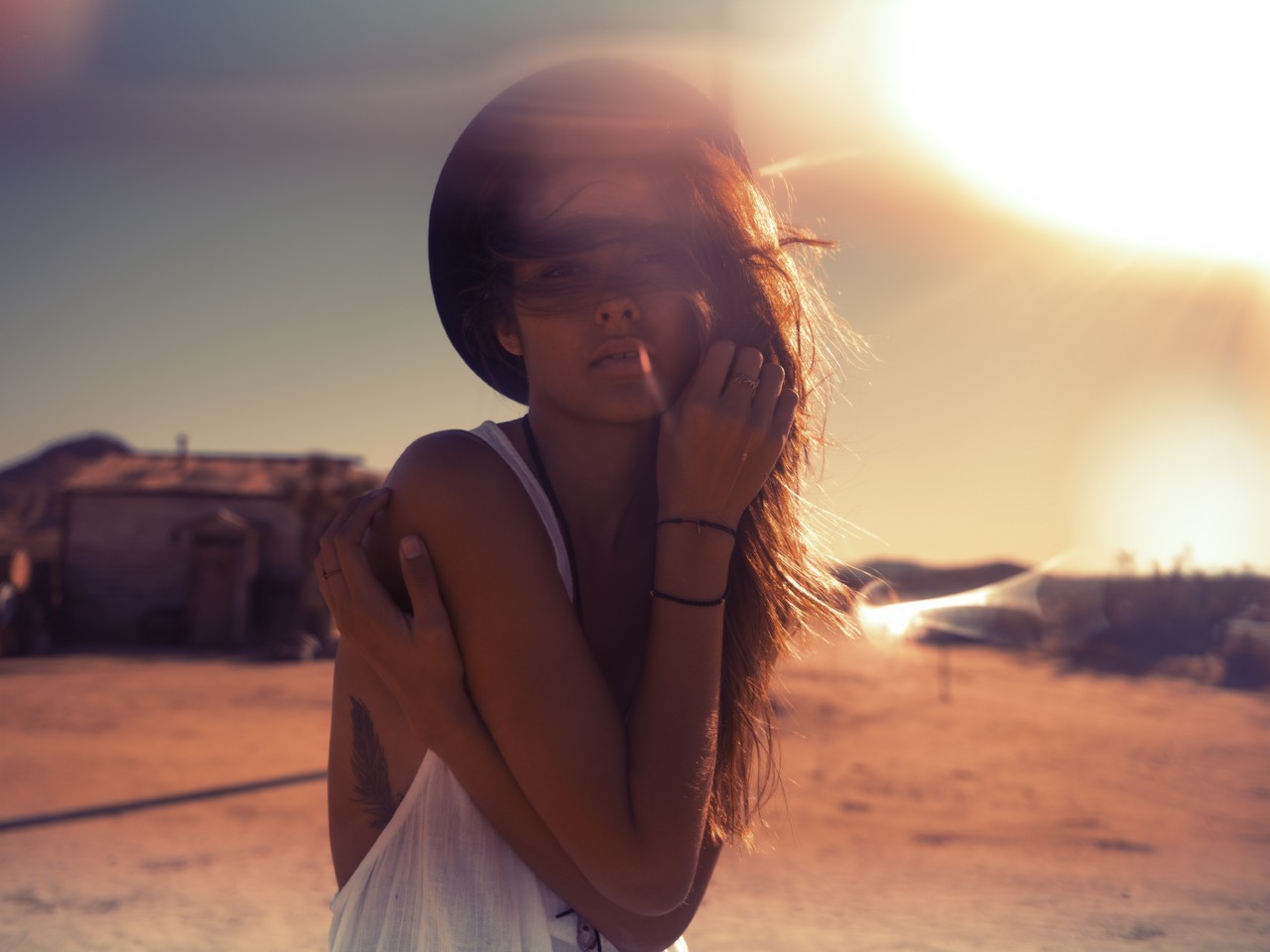 Woman with tattoo wearing a hat in the desert HD Wallpaper