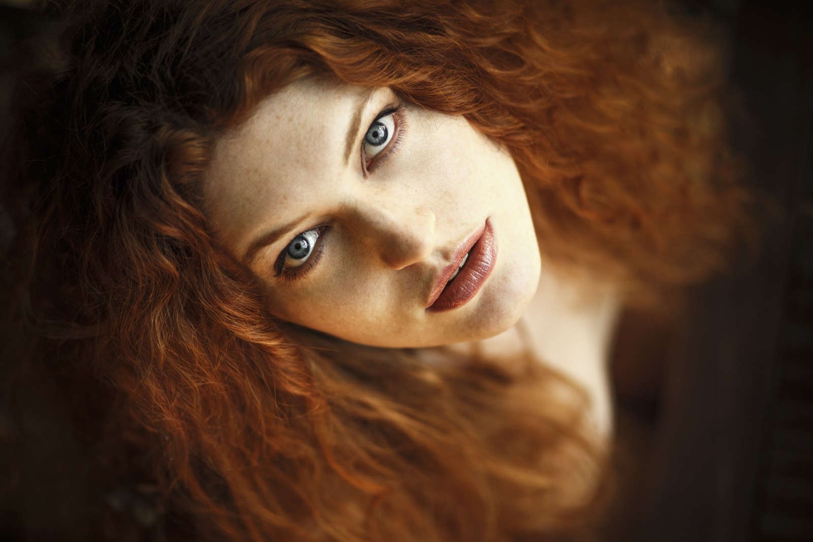 Redhead woman with blue eyes looking up HD Wallpaper