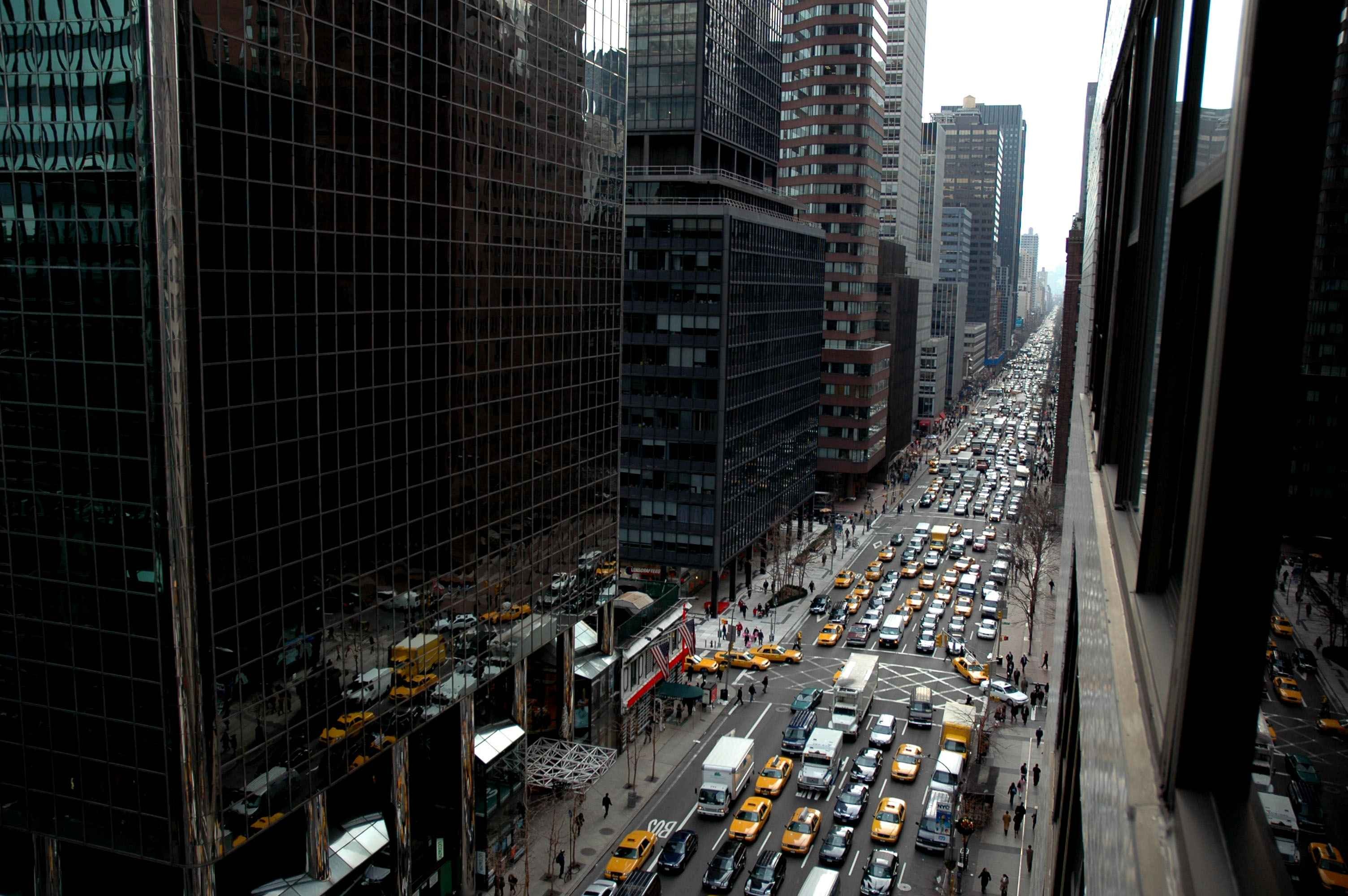 Traffic jam on a New York City street HD Wallpaper