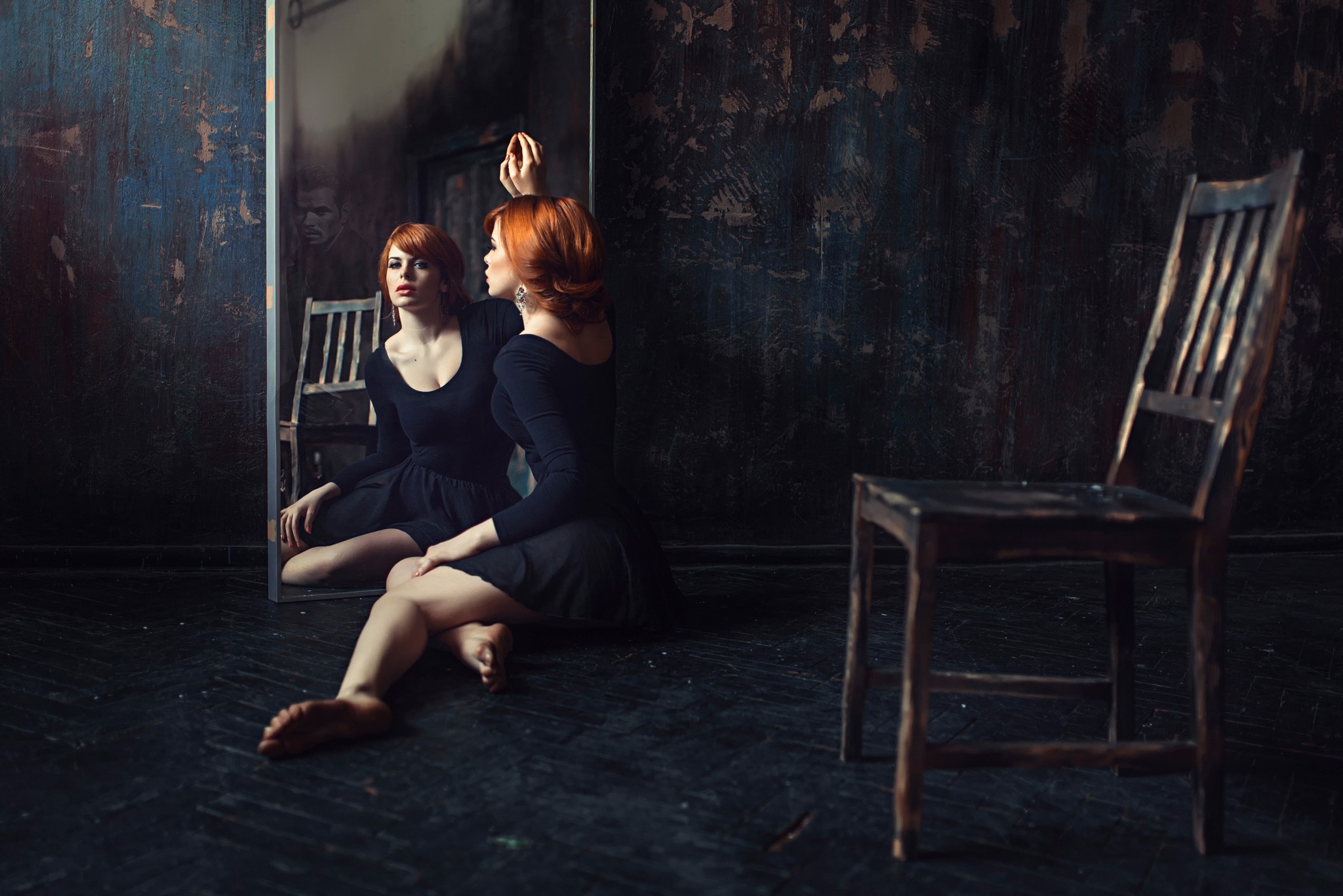 Woman in black dress looking in mirror HD Wallpaper