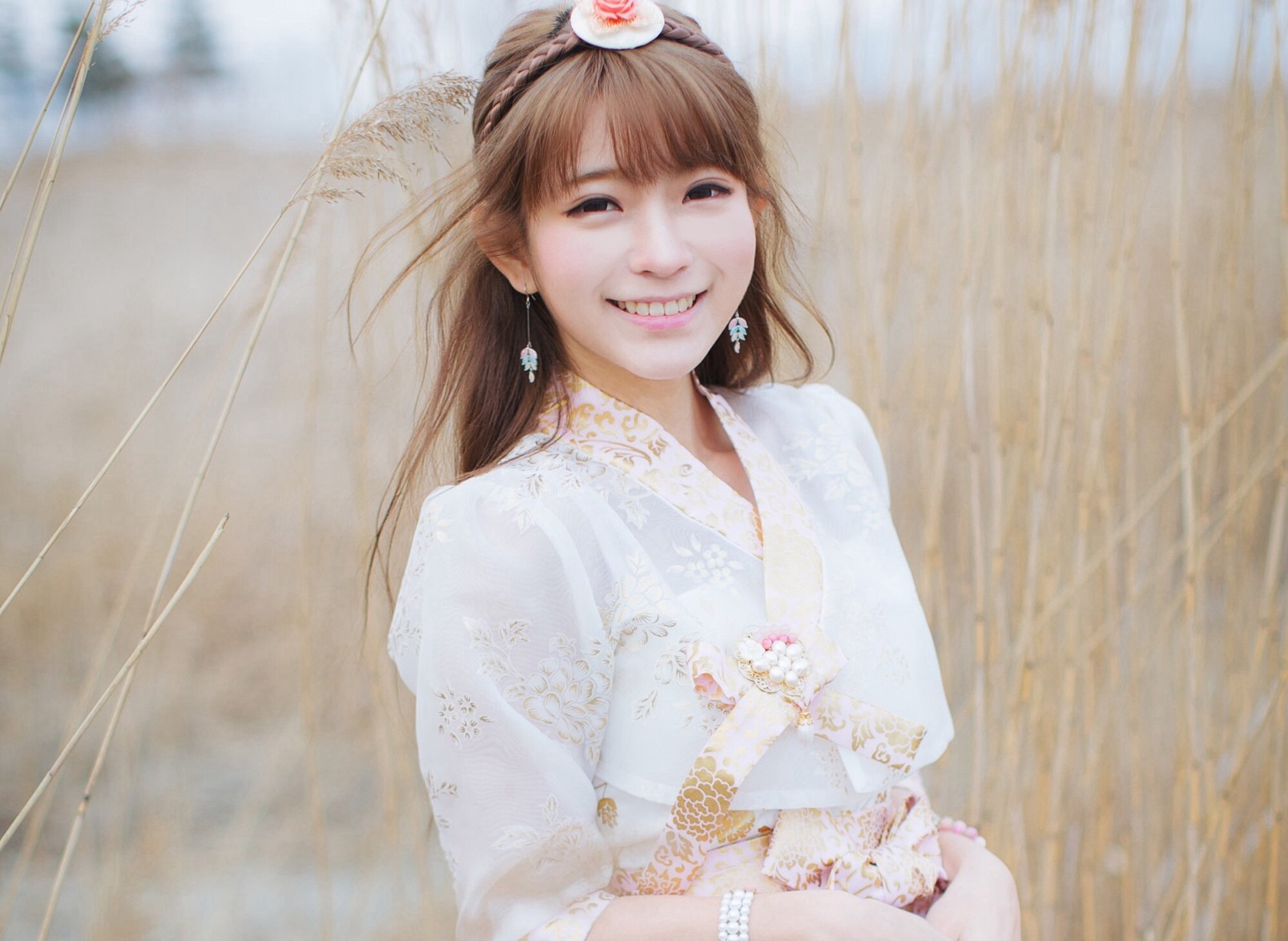 Yurisa Chan in Korean Hanbok Outdoors HD Wallpaper