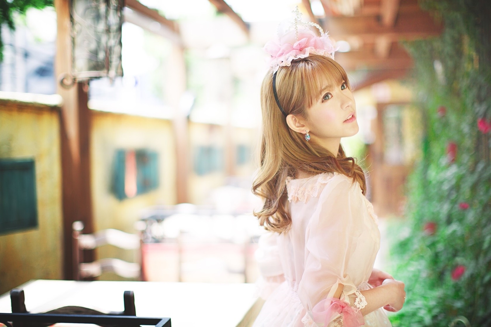 Yurisa Chan in a pink dress with a flower crown HD Wallpaper