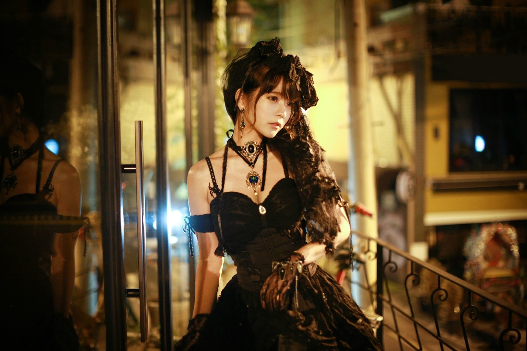 Yurisa Chan in a Gothic Lolita Dress HD Wallpaper