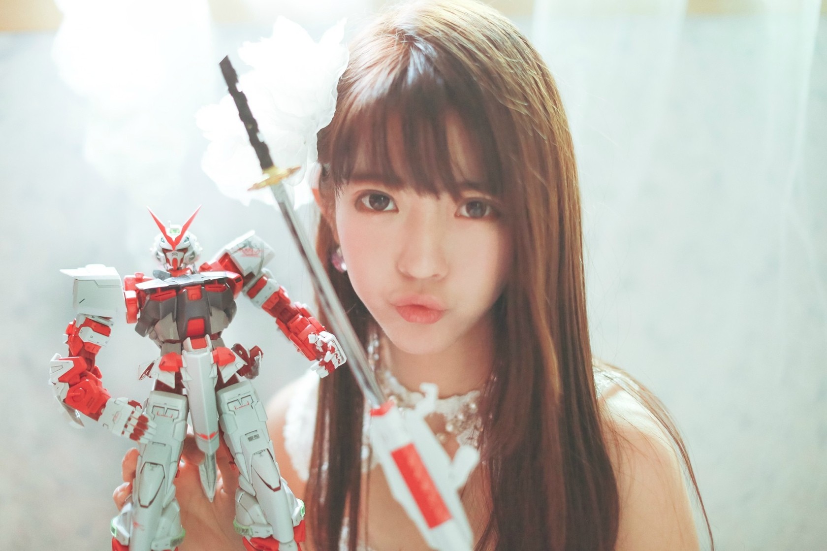 Yurisa Chan holding a Gundam model with a sword HD Wallpaper