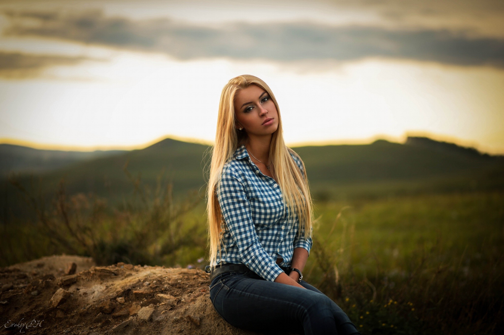 Blonde woman in a checkered shirt sitting outdoors HD Wallpaper