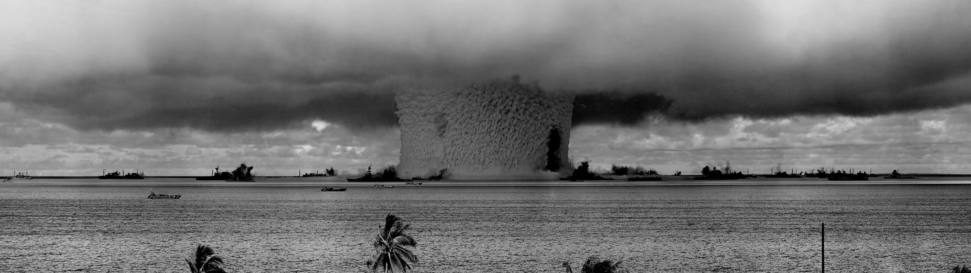 Nuclear explosion at Bikini Atoll with ships HD Wallpaper