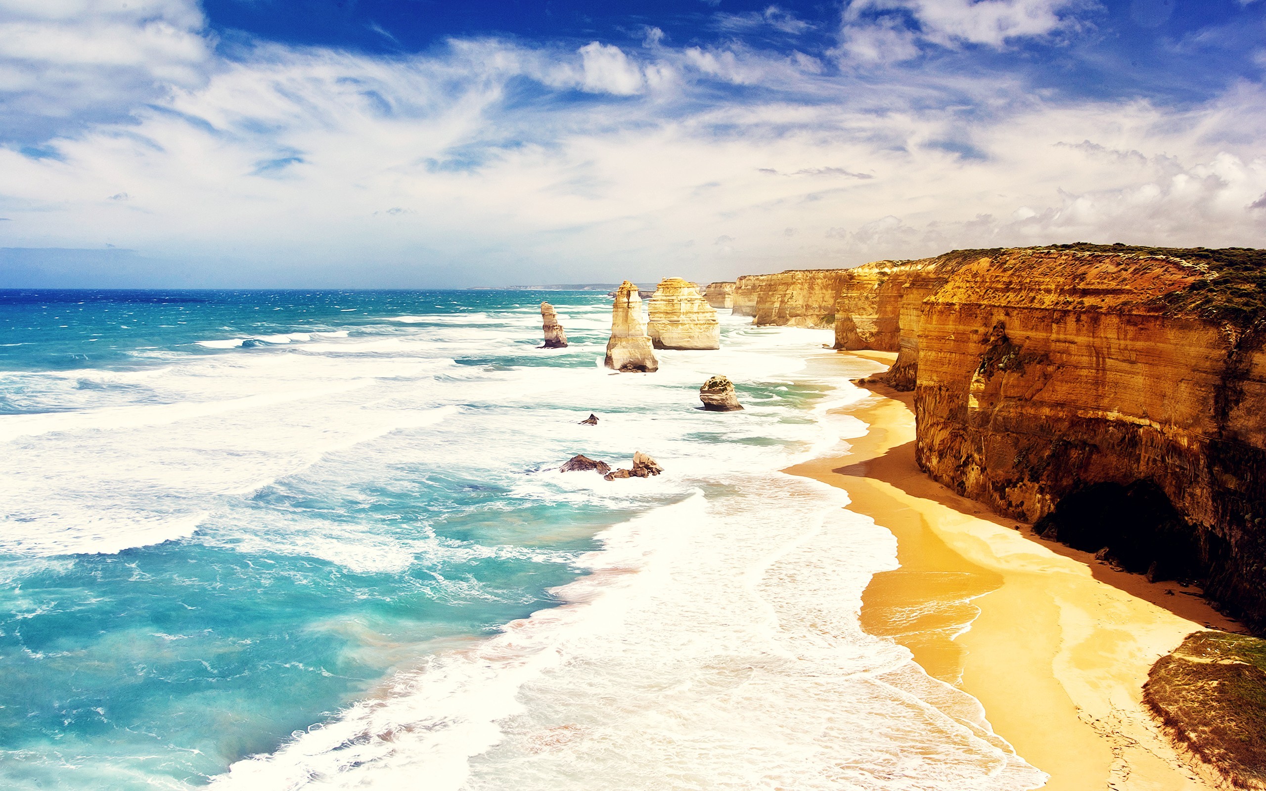 The Twelve Apostles rock formations on the Great Ocean Road HD Wallpaper