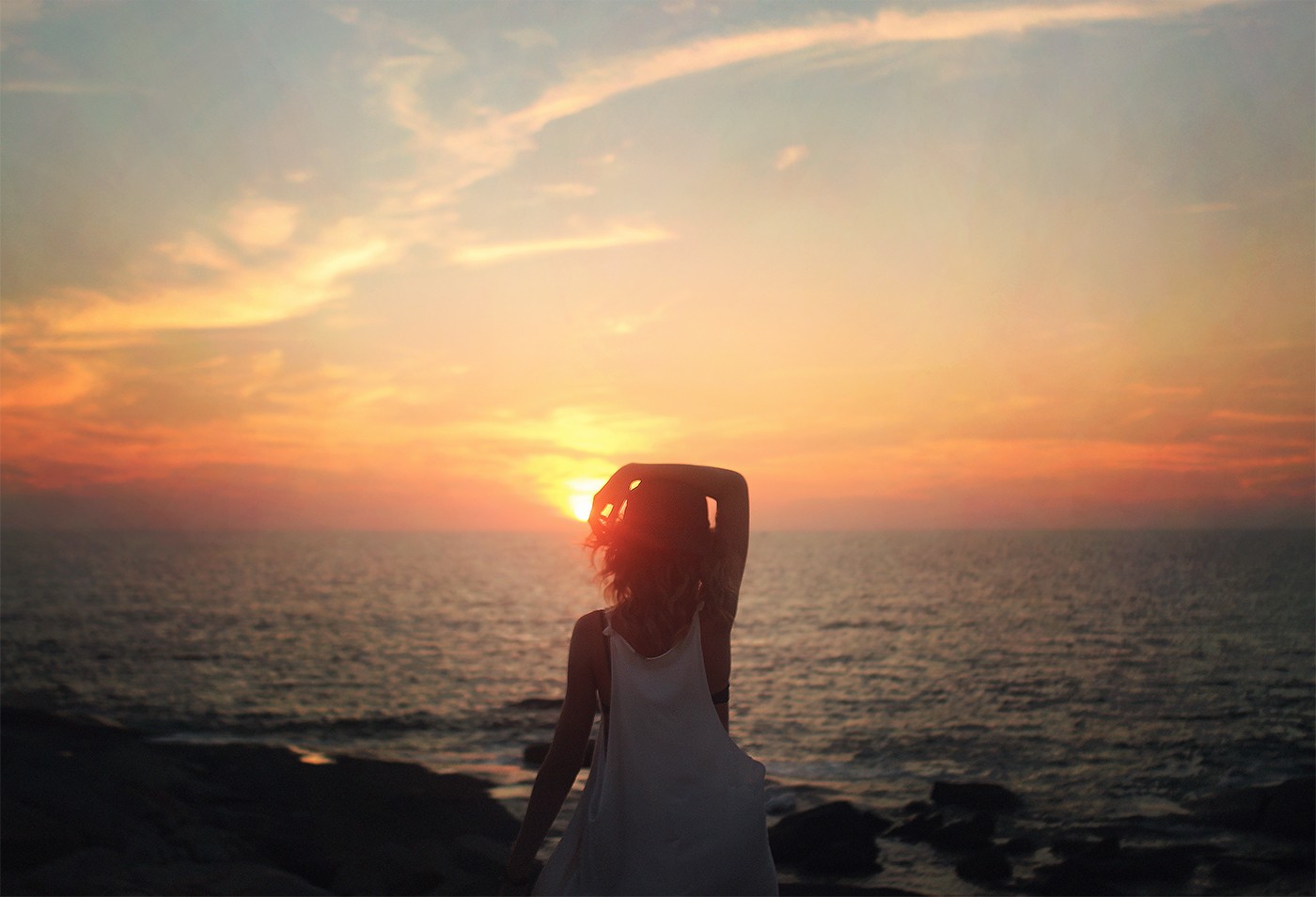 Woman watching sunset over the ocean HD Wallpaper