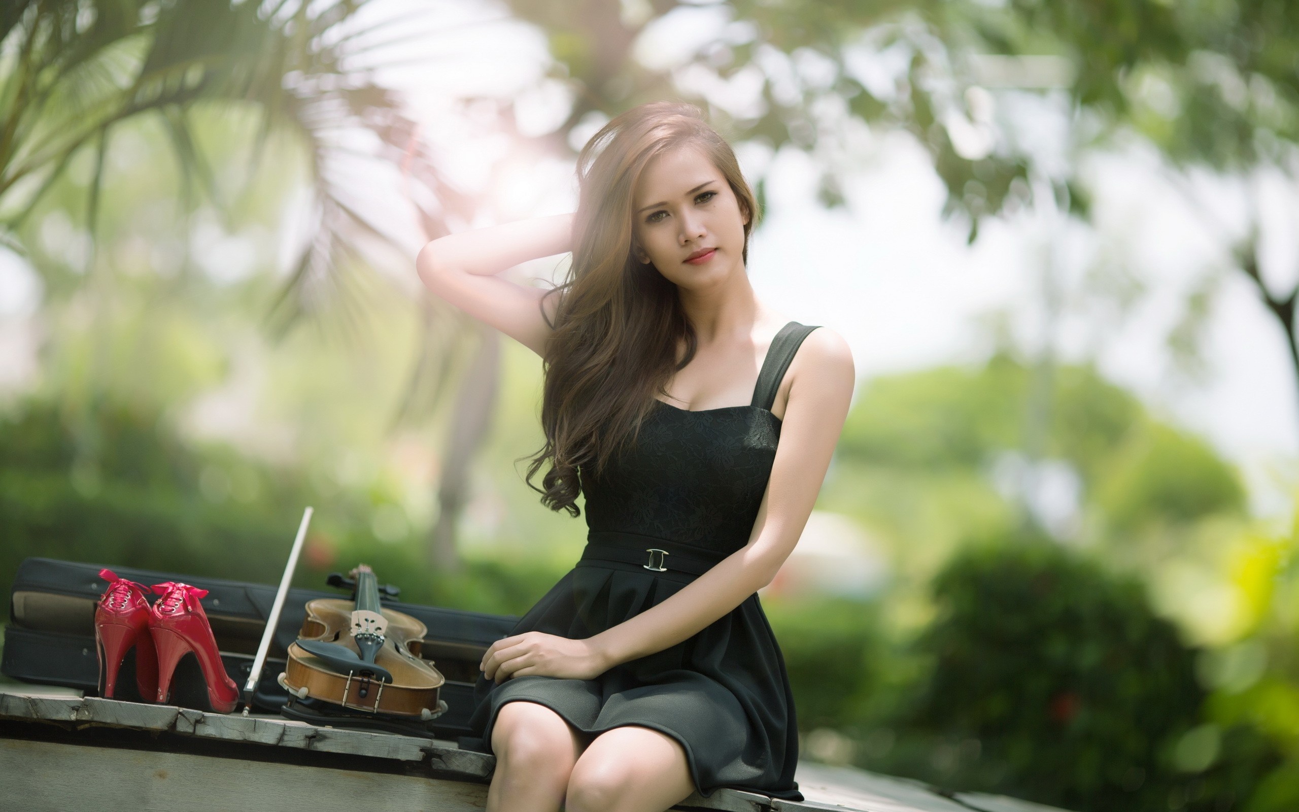 Woman with violin and red high heels HD Wallpaper