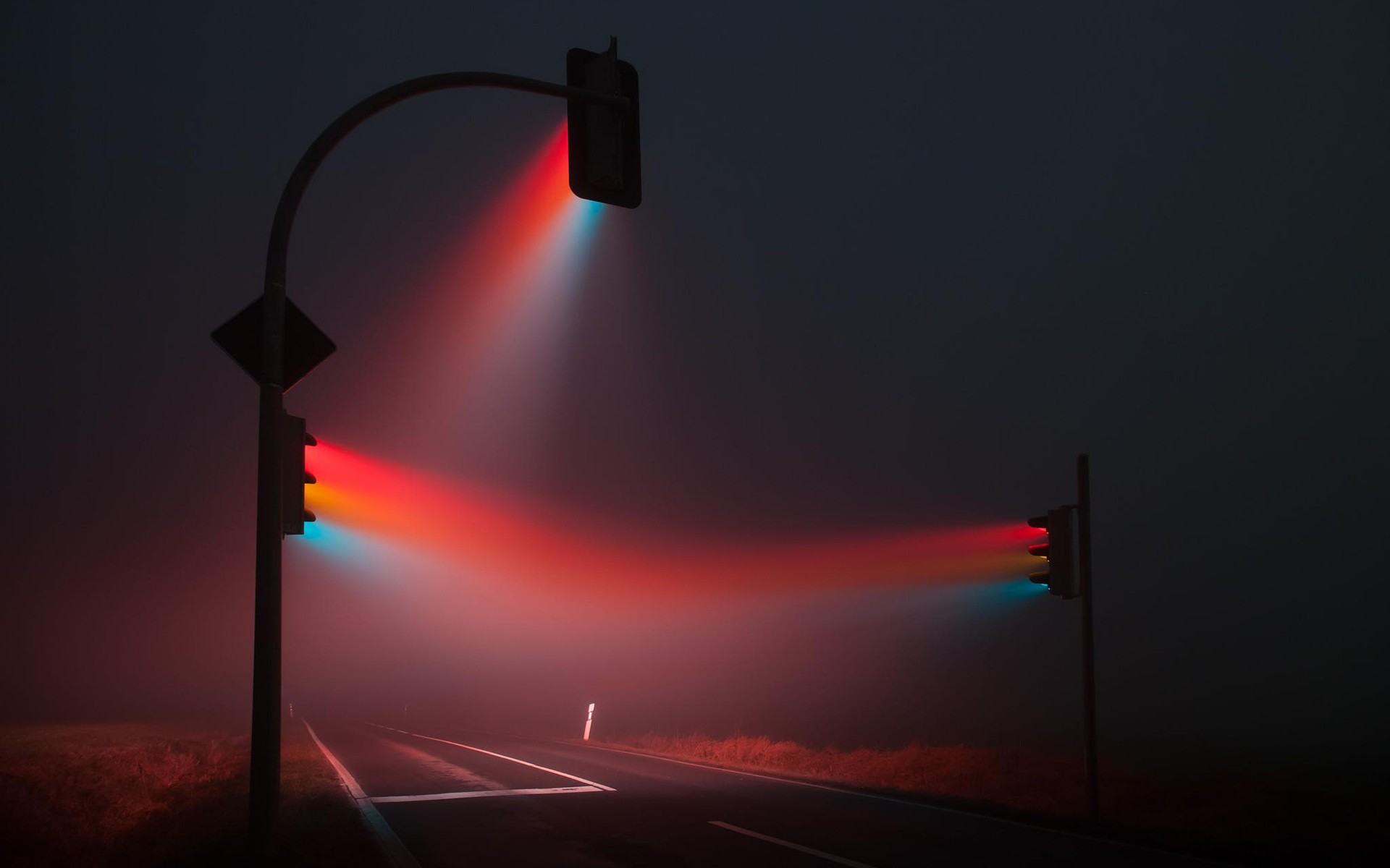 Traffic lights in mist at night HD Wallpaper
