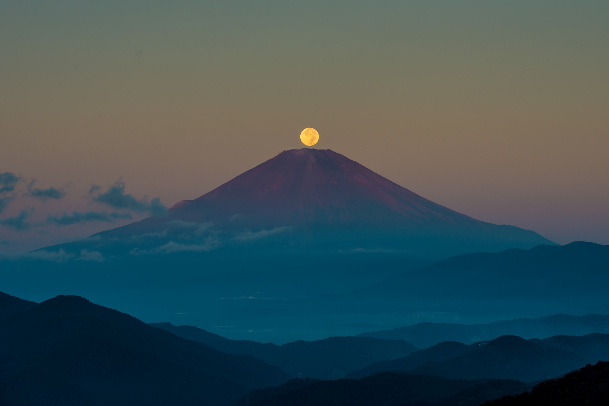 Full moon rising over Mount Fuji at dusk HD Wallpaper