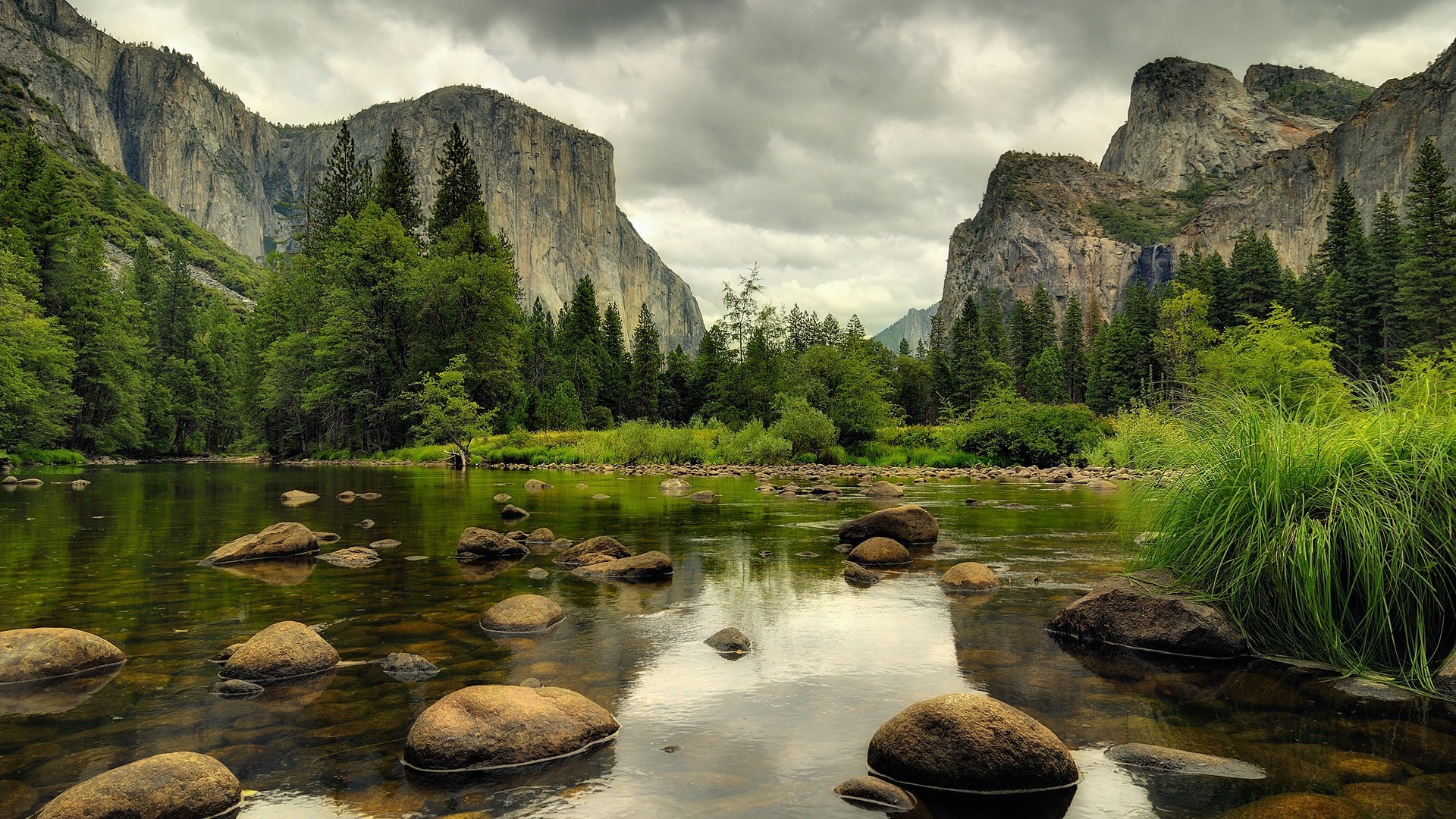 River and mountains in Yosemite National Park HD Wallpaper