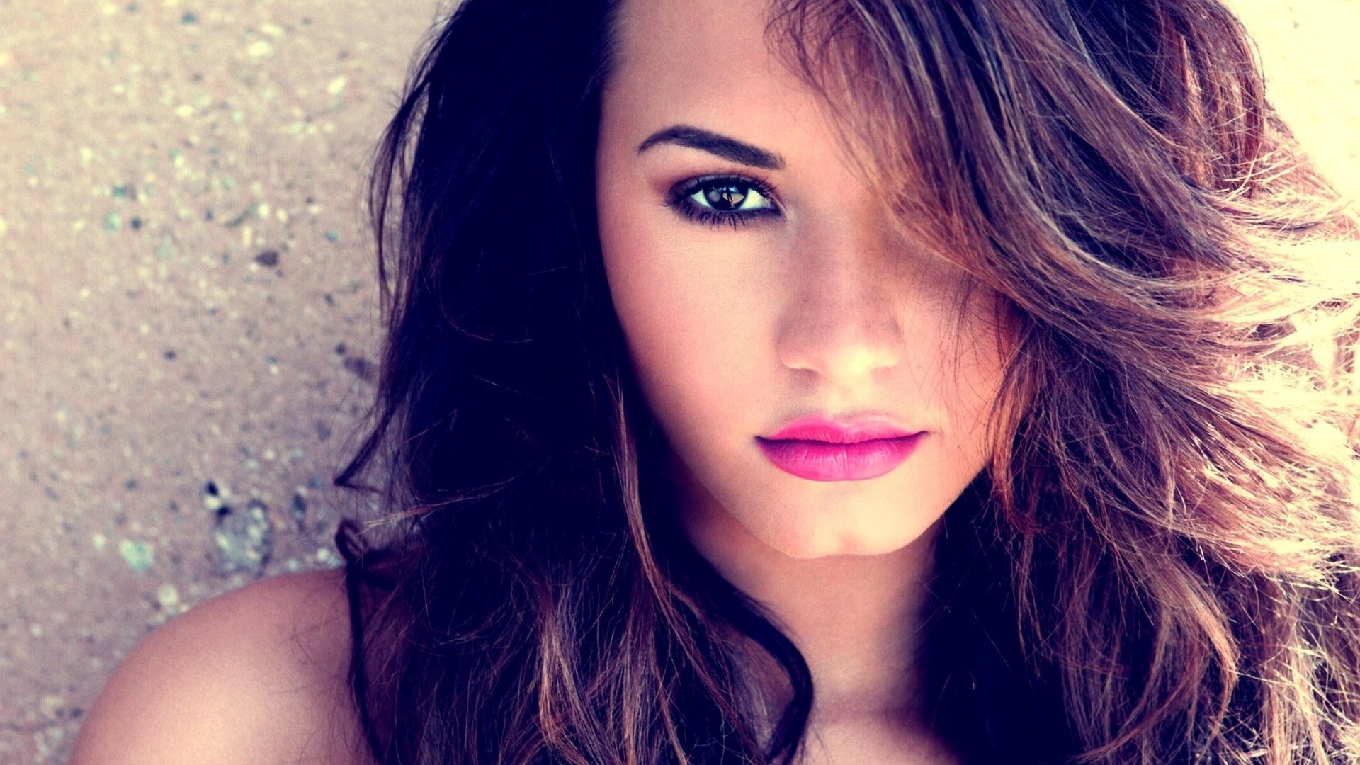 Demi Lovato closeup portrait with pink lipstick HD Wallpaper