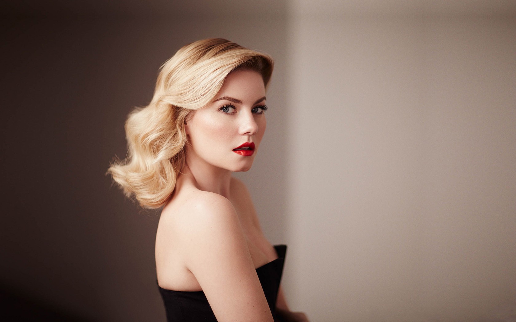 Elisha Cuthbert blonde actress with red lipstick HD Wallpaper