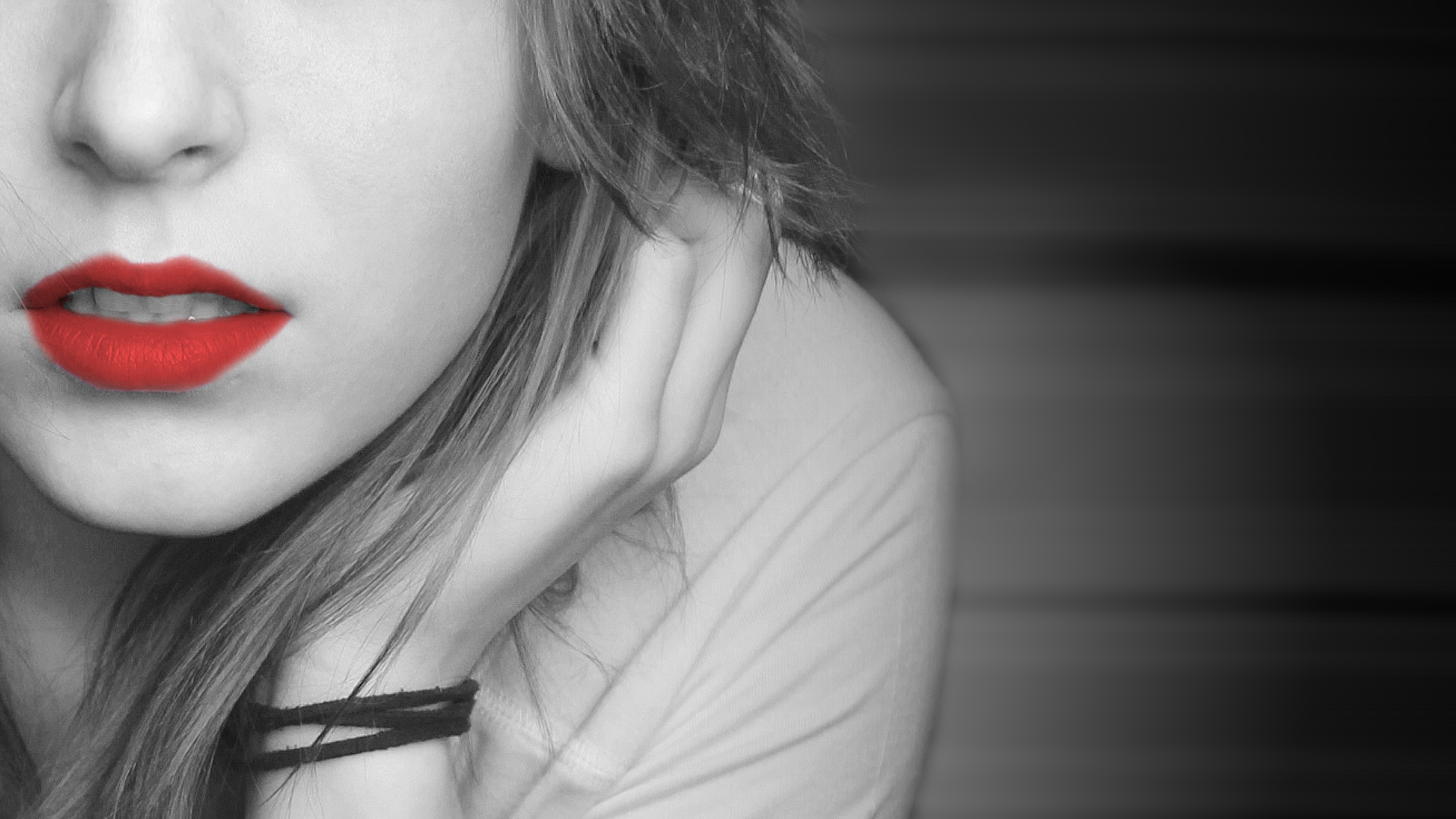 Selective coloring of a woman's red lips HD Wallpaper