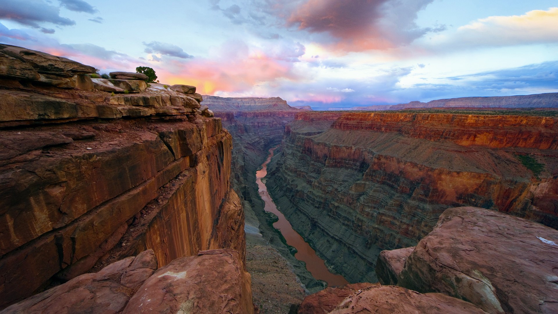 Grand Canyon National Park at sunset with Colorado River HD Wallpaper
